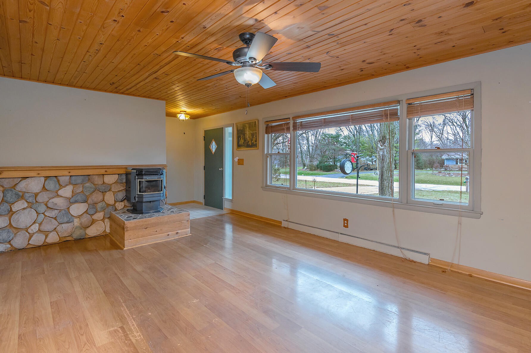 12034 Ridge Trl, Hales Corners, WI 53130-2330