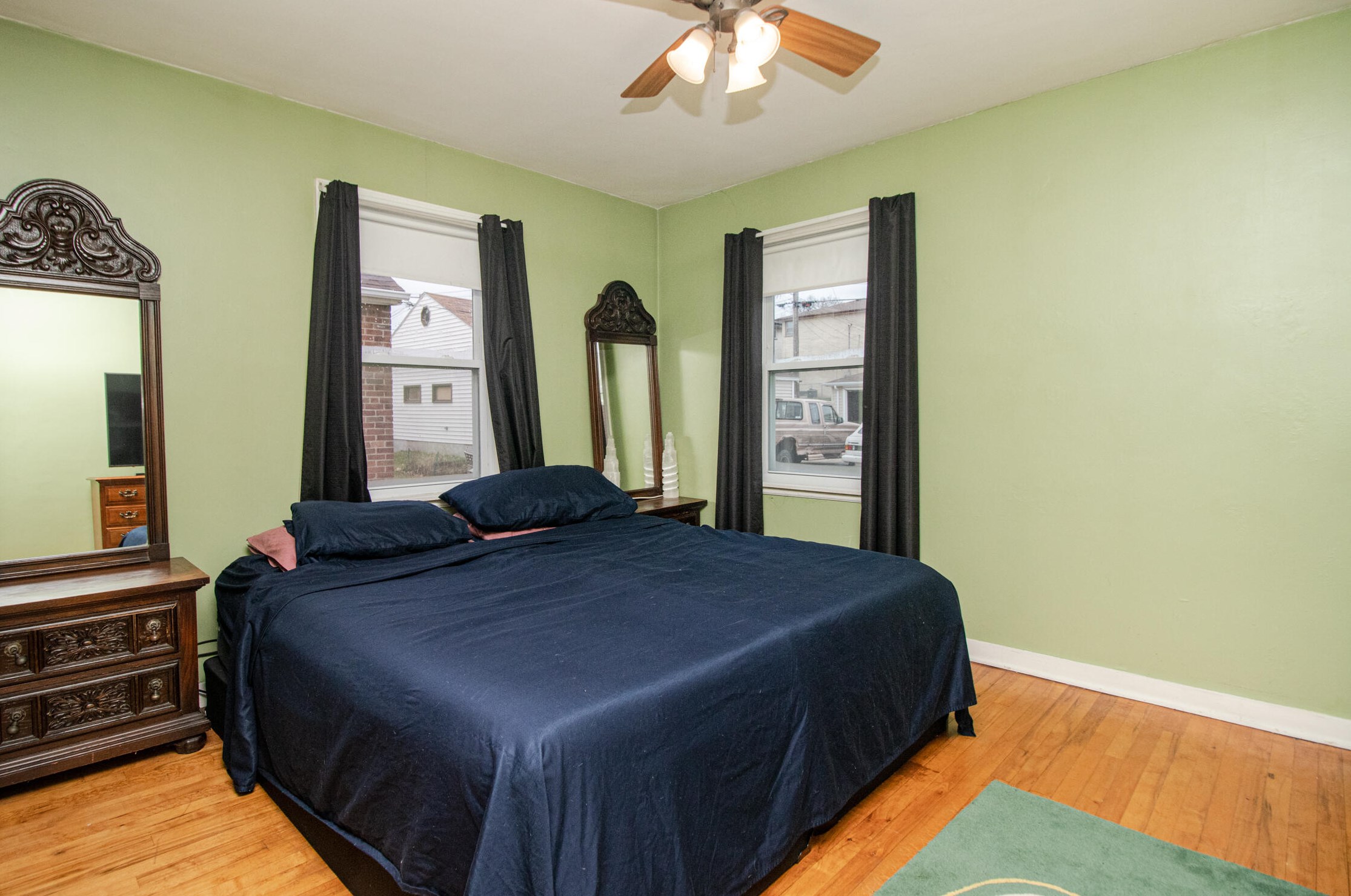 4020 92, Milwaukee WI 53228-2130 exterior