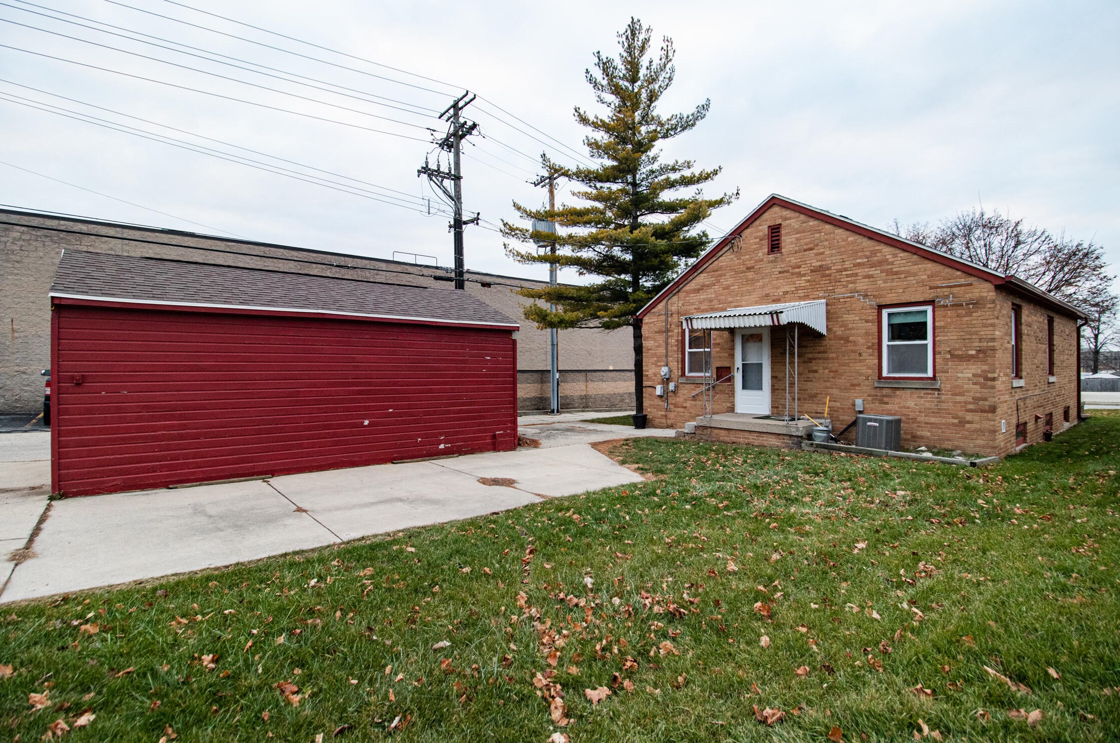 4020 92, Milwaukee WI 53228-2130 exterior