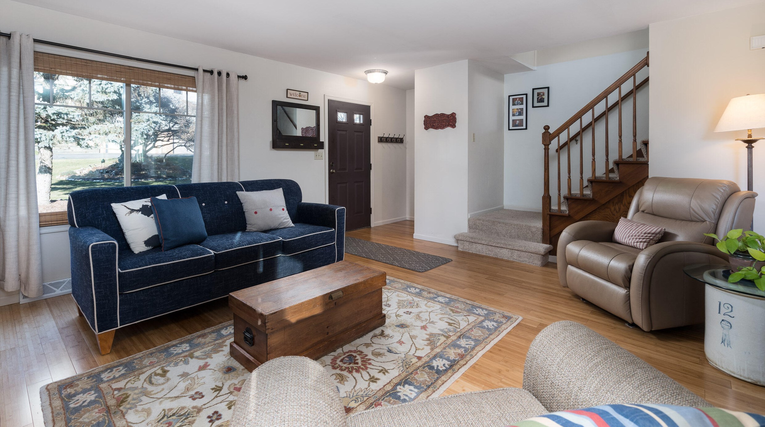 348 Willow Grove Dr, Pewaukee, WI 53072-5624