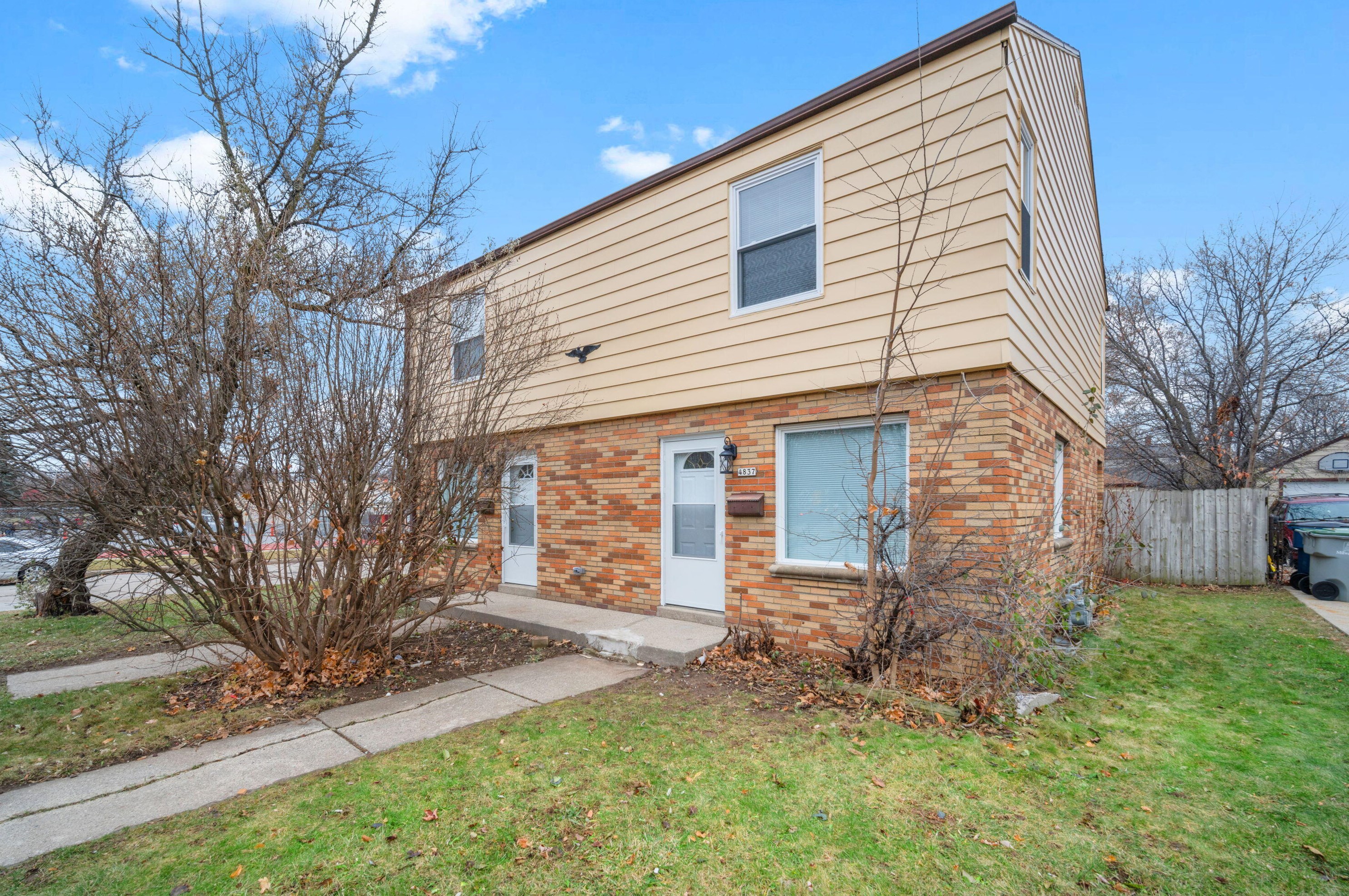 4835 61st St, Milwaukee, WI 53218-4106