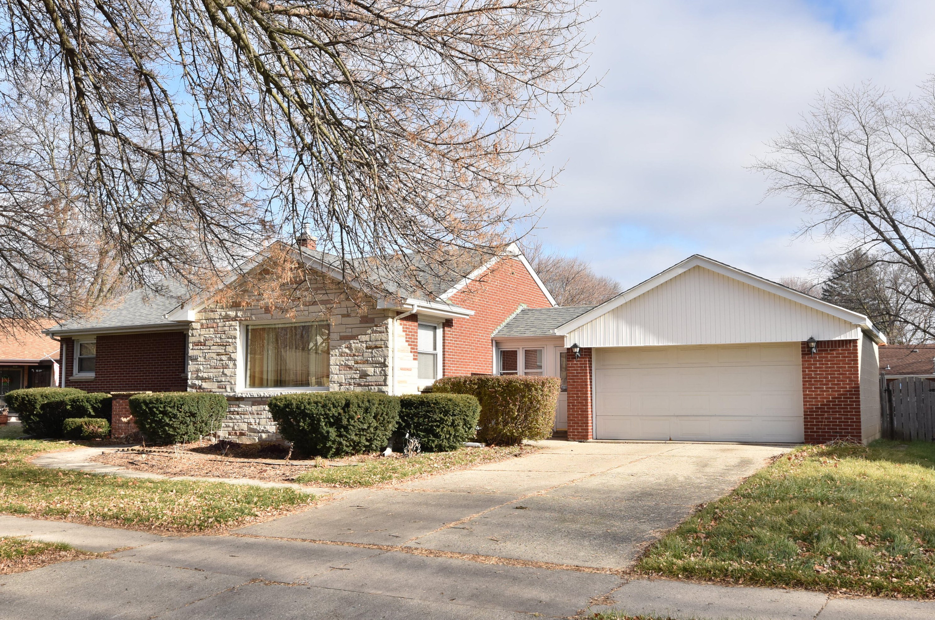 4960 89th St, Milwaukee, WI 53225-4108