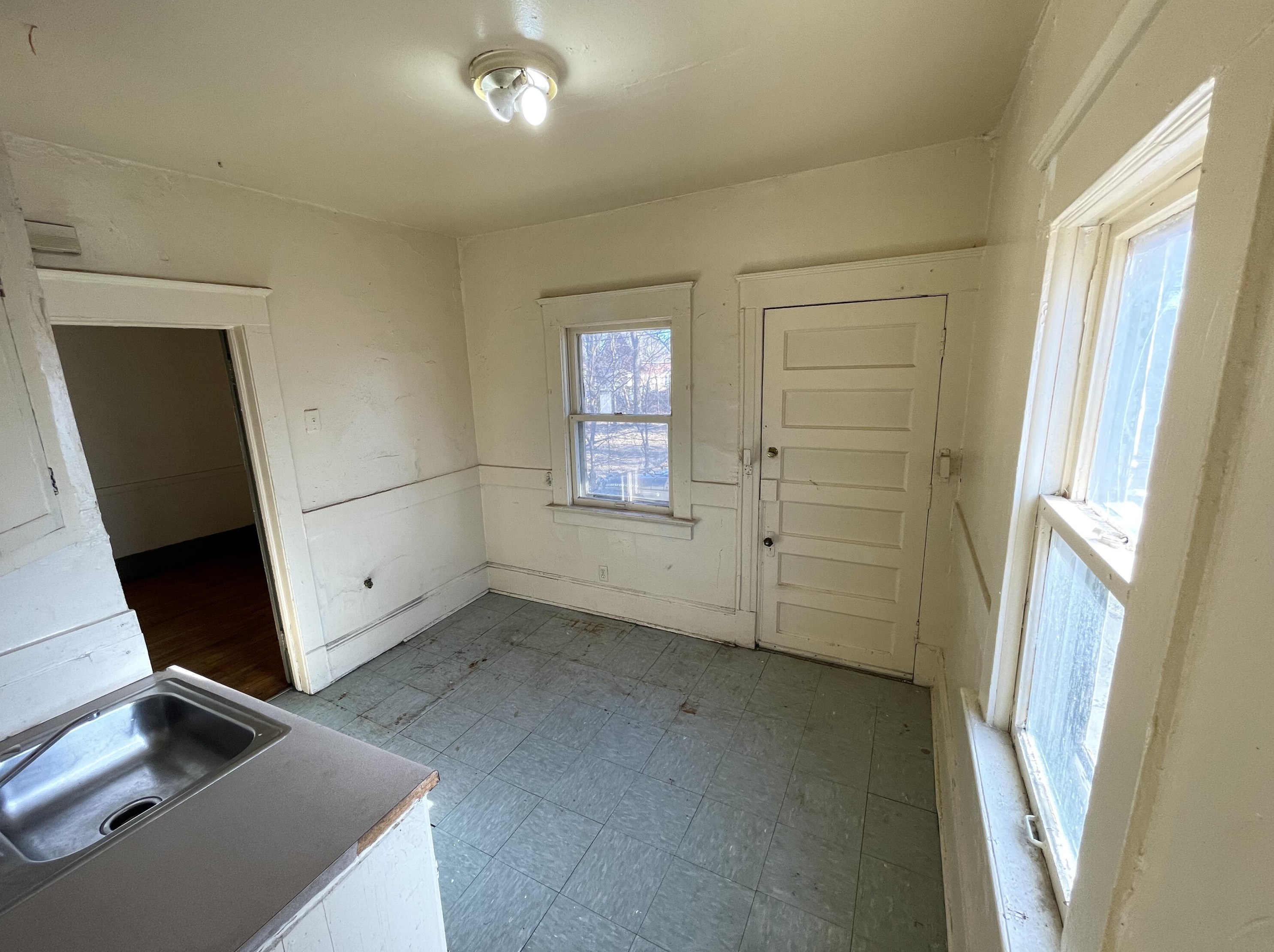 2028 32nd St, Milwaukee WI  53215-2109 exterior