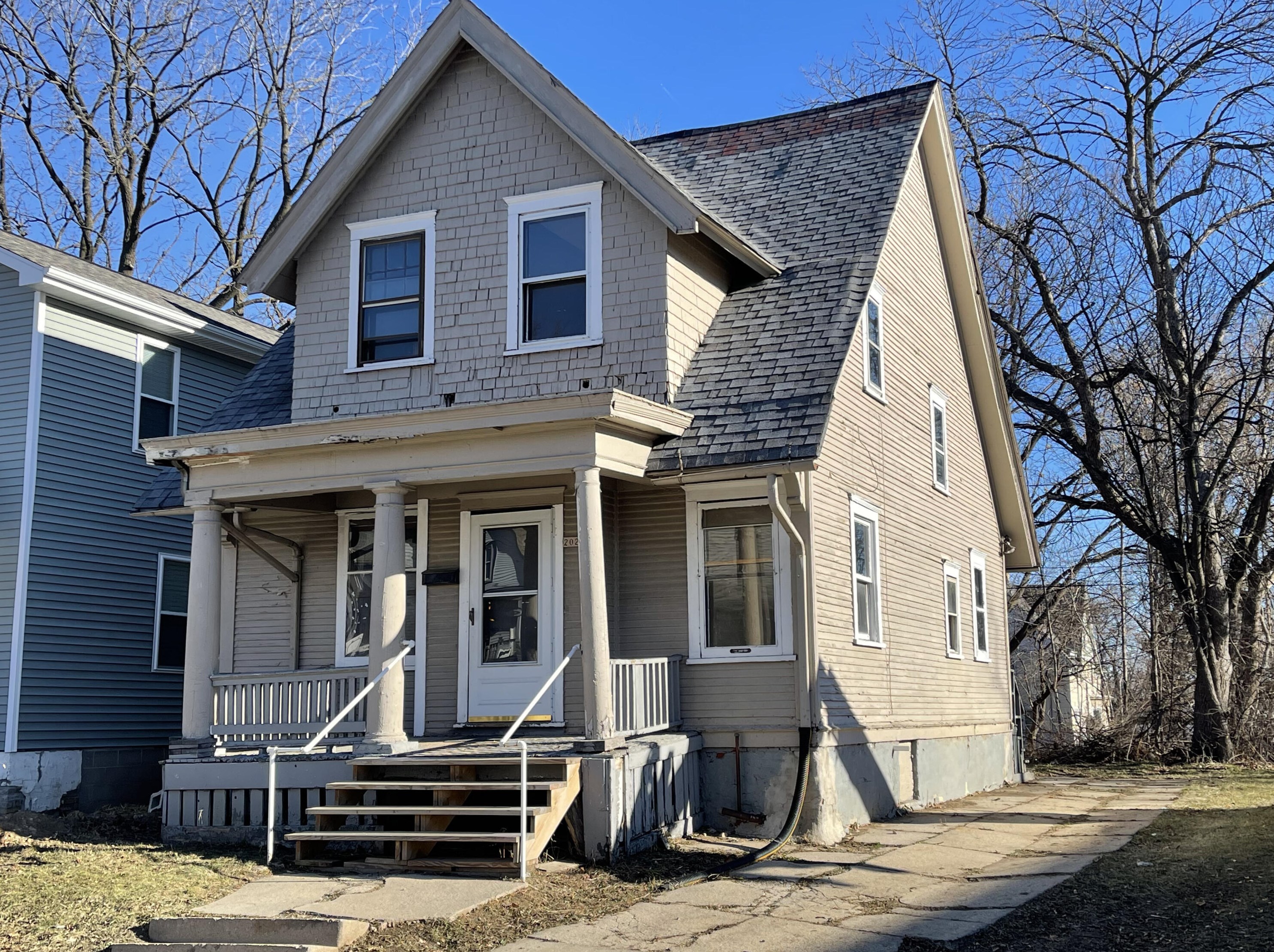 2028 N 32nd St, Milwaukee, WI 53208
