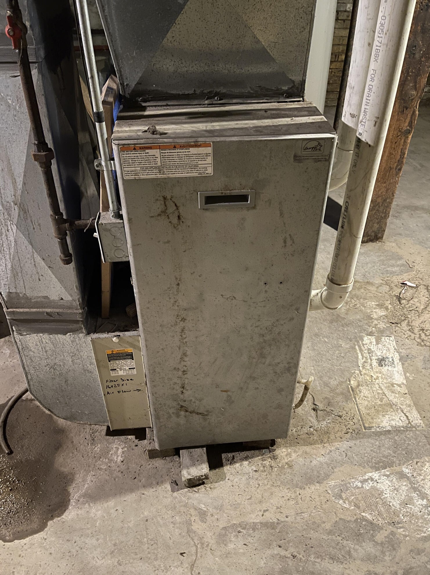 2028 32nd St, Milwaukee WI  53215-2109 exterior