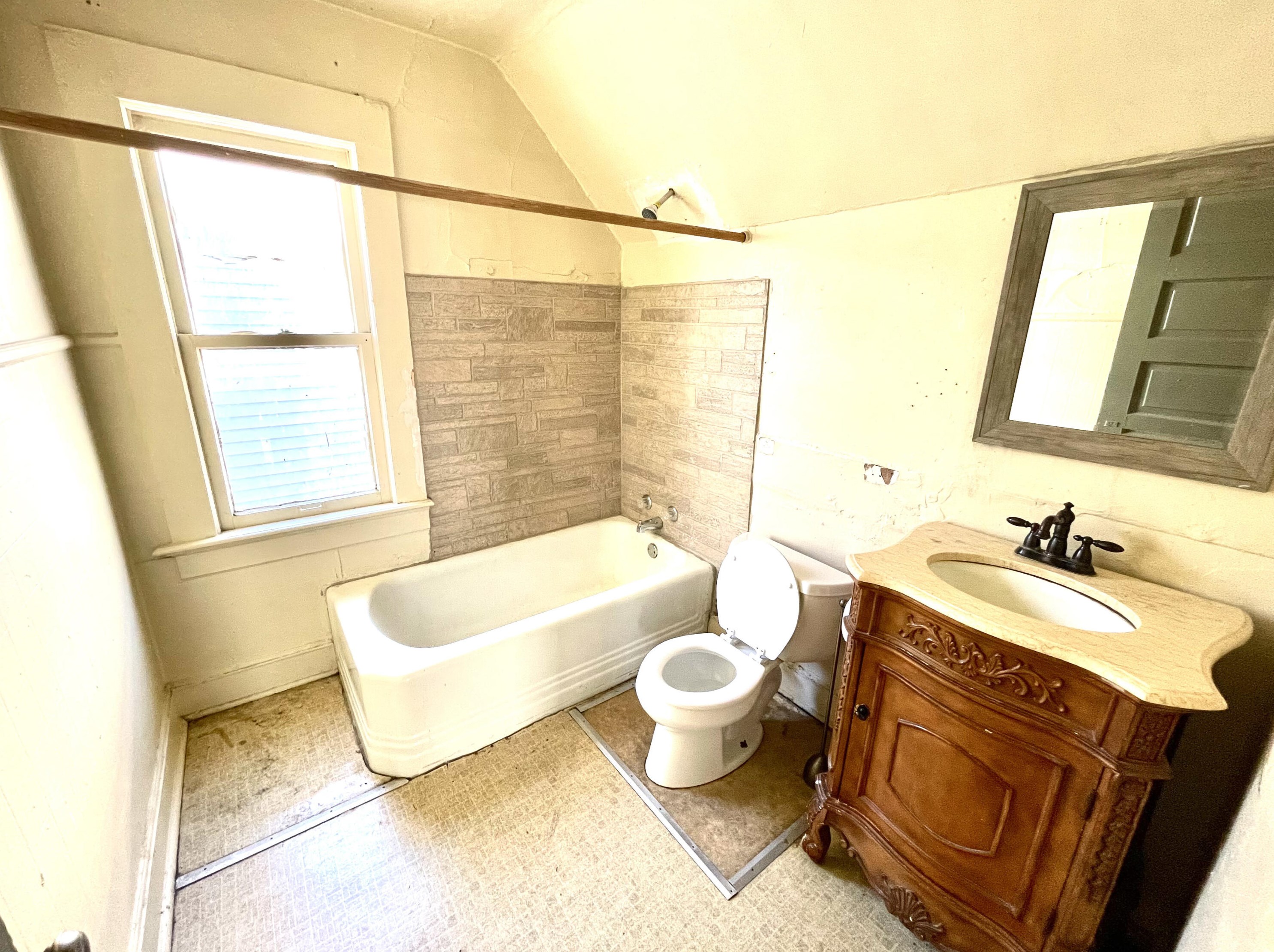 2028 32nd St, Milwaukee WI  53215-2109 exterior