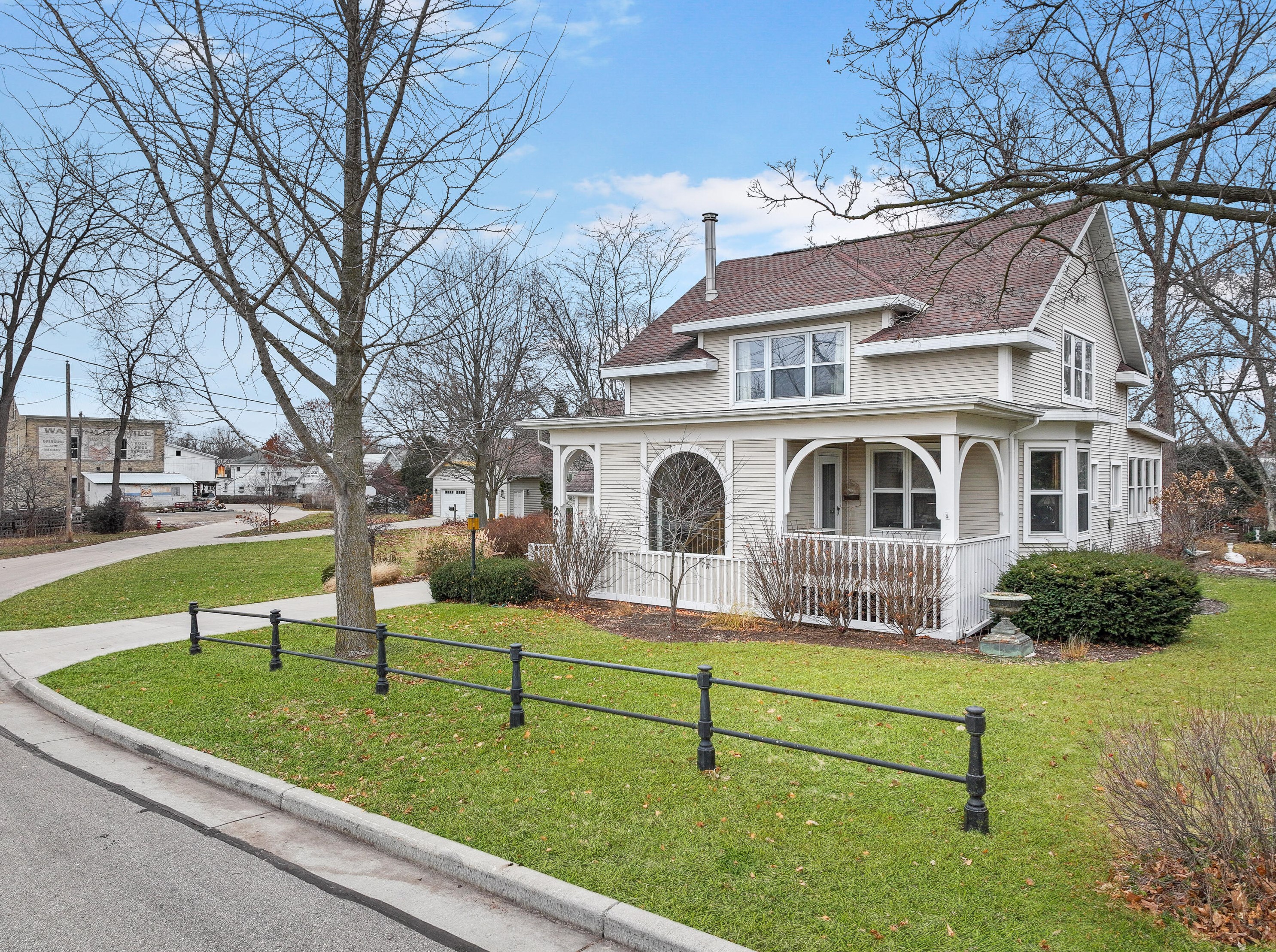 290 Mill St, Waterloo, WI 53594-1253