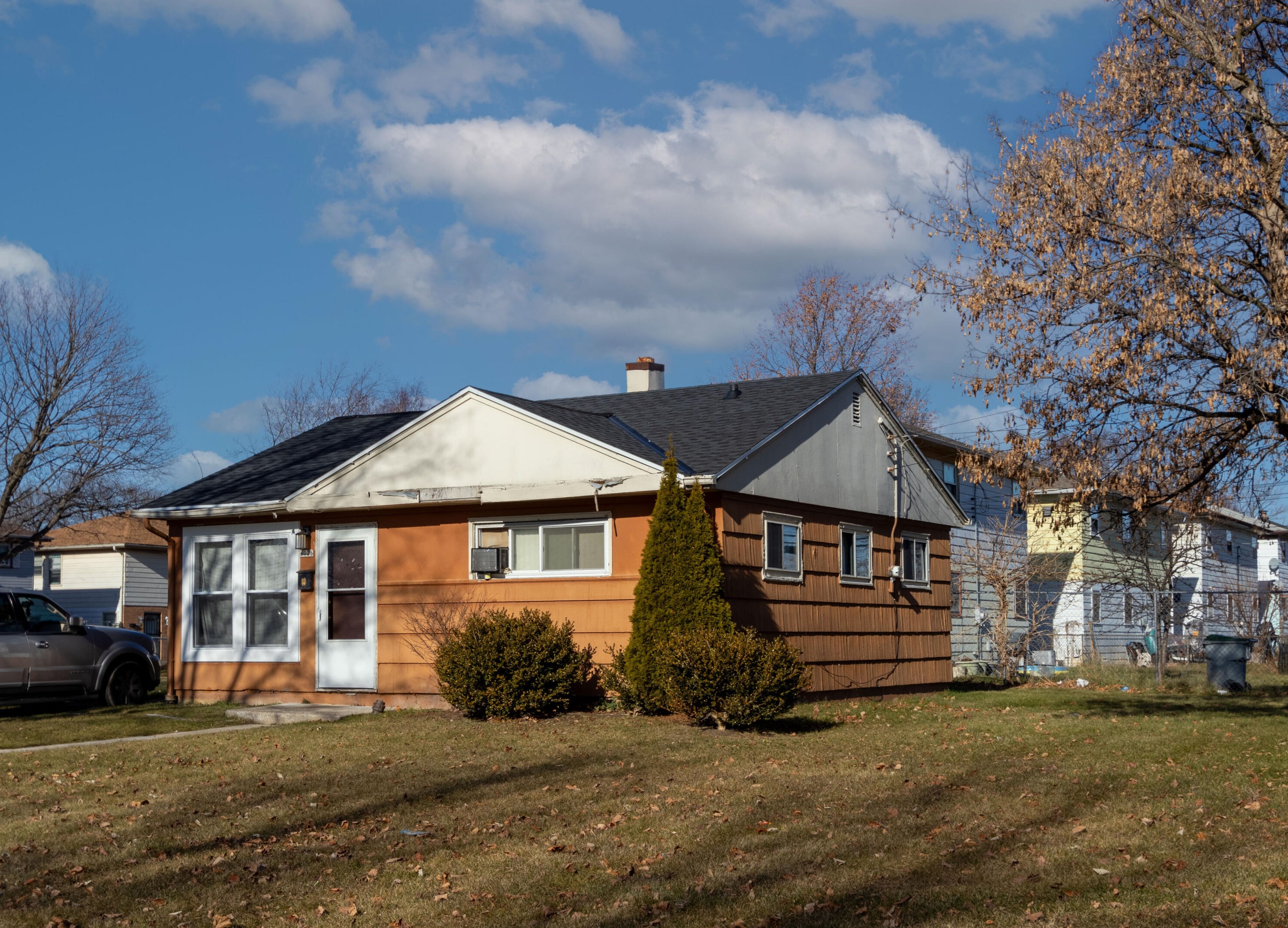 6026 W Carmen Ave, Milwaukee, WI 53218