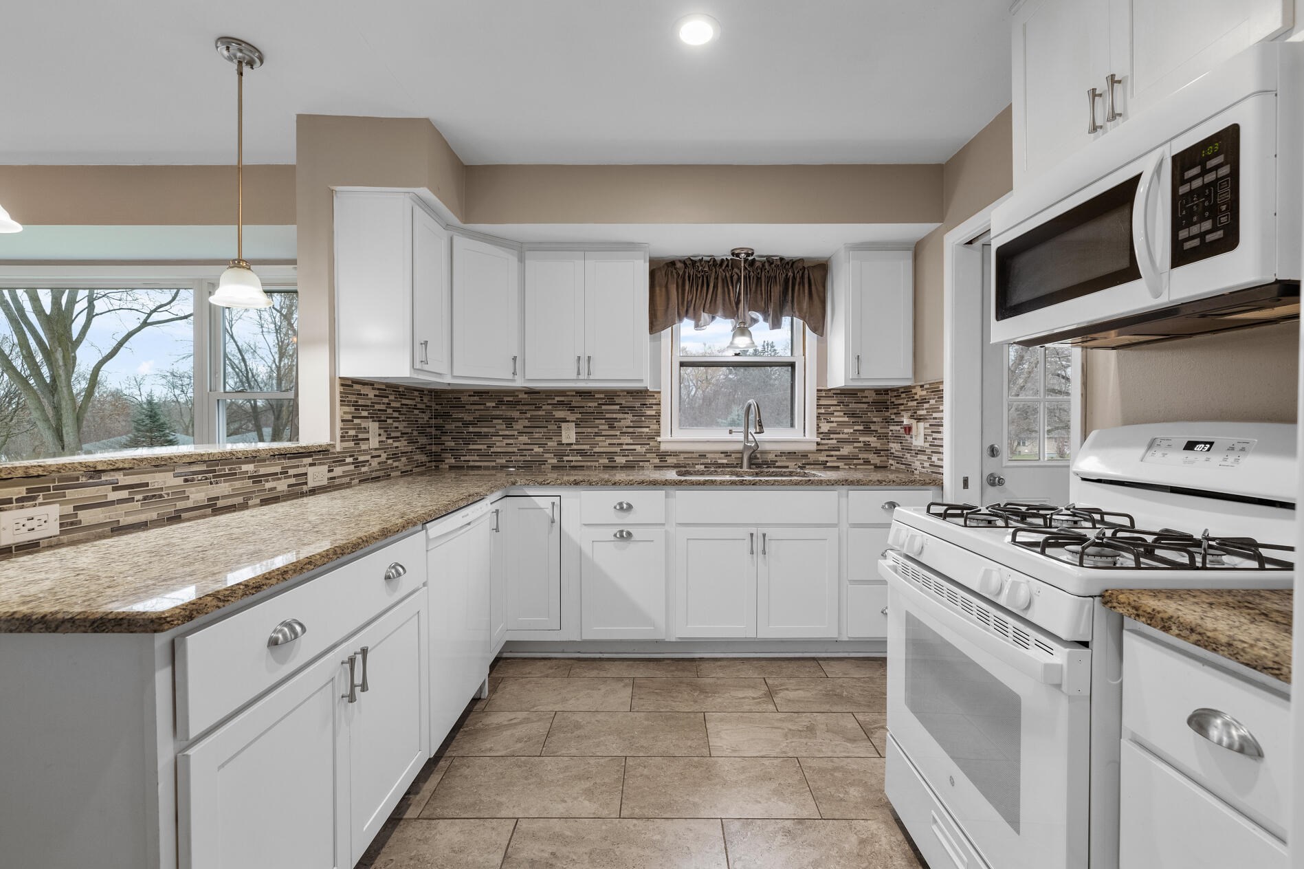 3329 103rd St, Kenosha WI  53158-4025 exterior