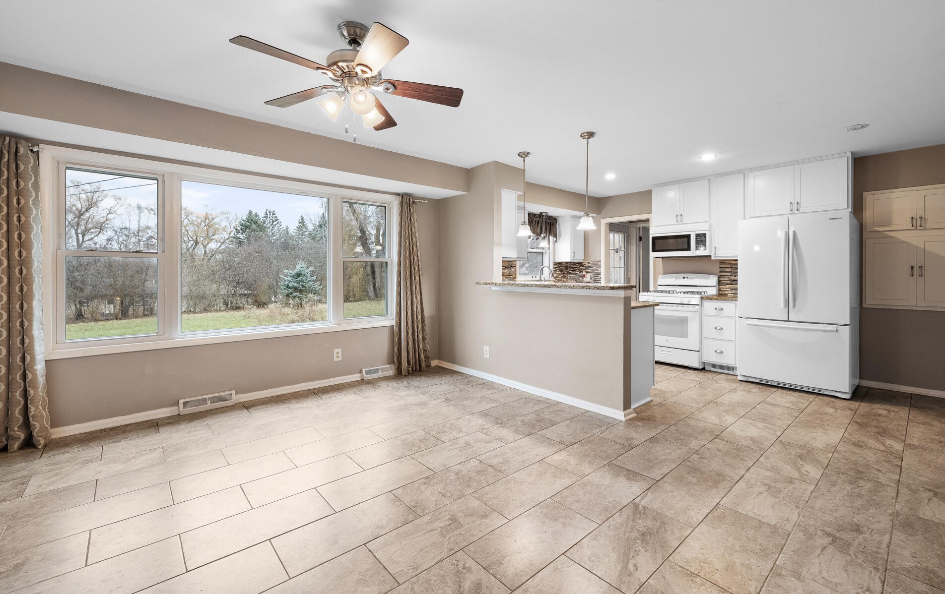 3329 103rd St, Kenosha WI  53158-4025 exterior