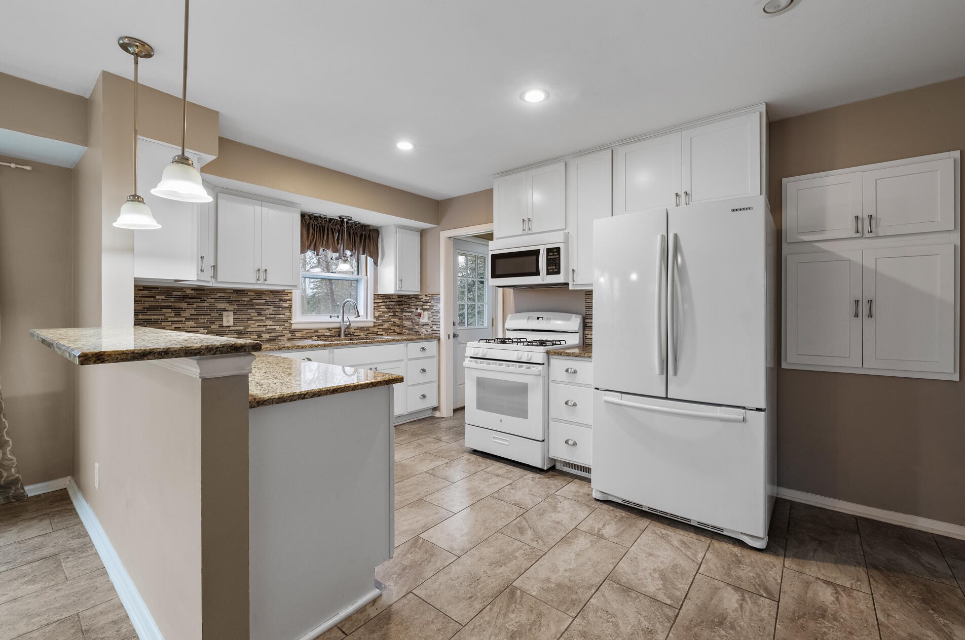 3329 103rd St, Kenosha WI  53158-4025 exterior