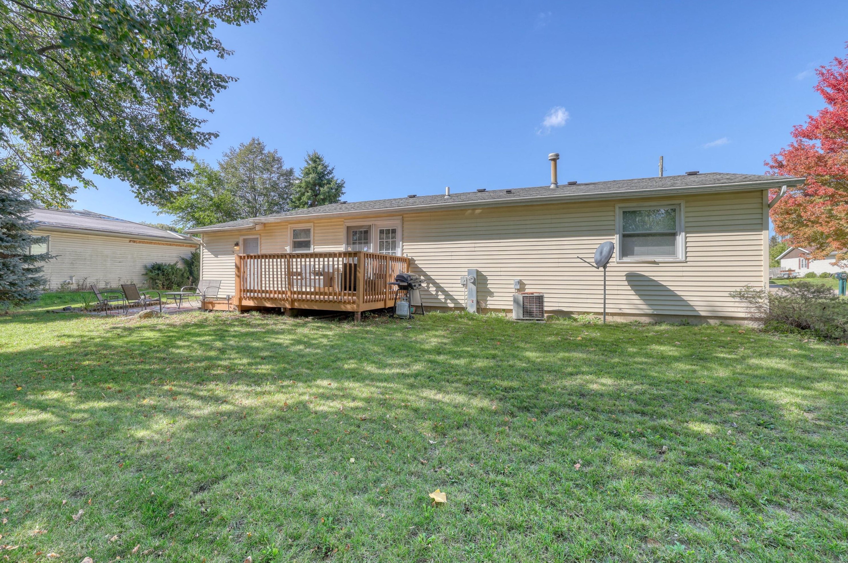 942 Wheelock Ave, Hartford, WI 53027