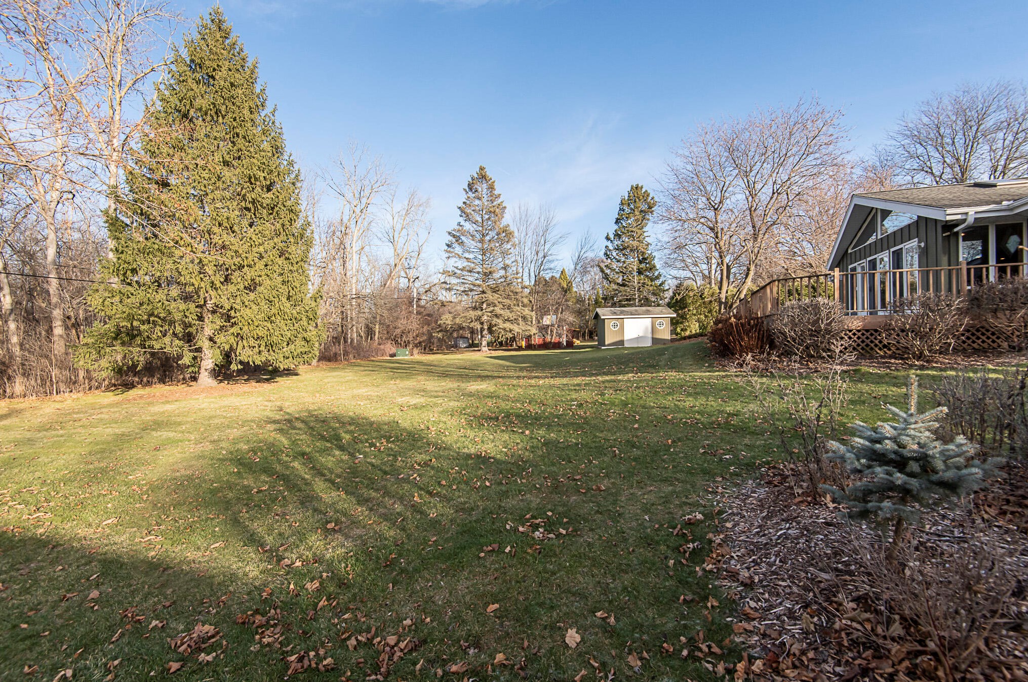 20280 Glenoaks Dr, Brookfield, WI 53045-2143