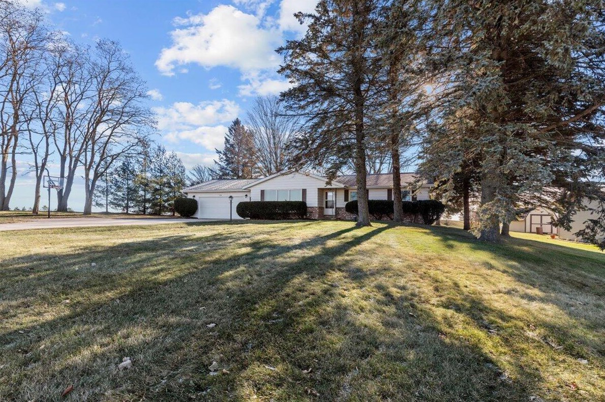 3719 Badger Rd, Kewaskum, WI 53040-9489