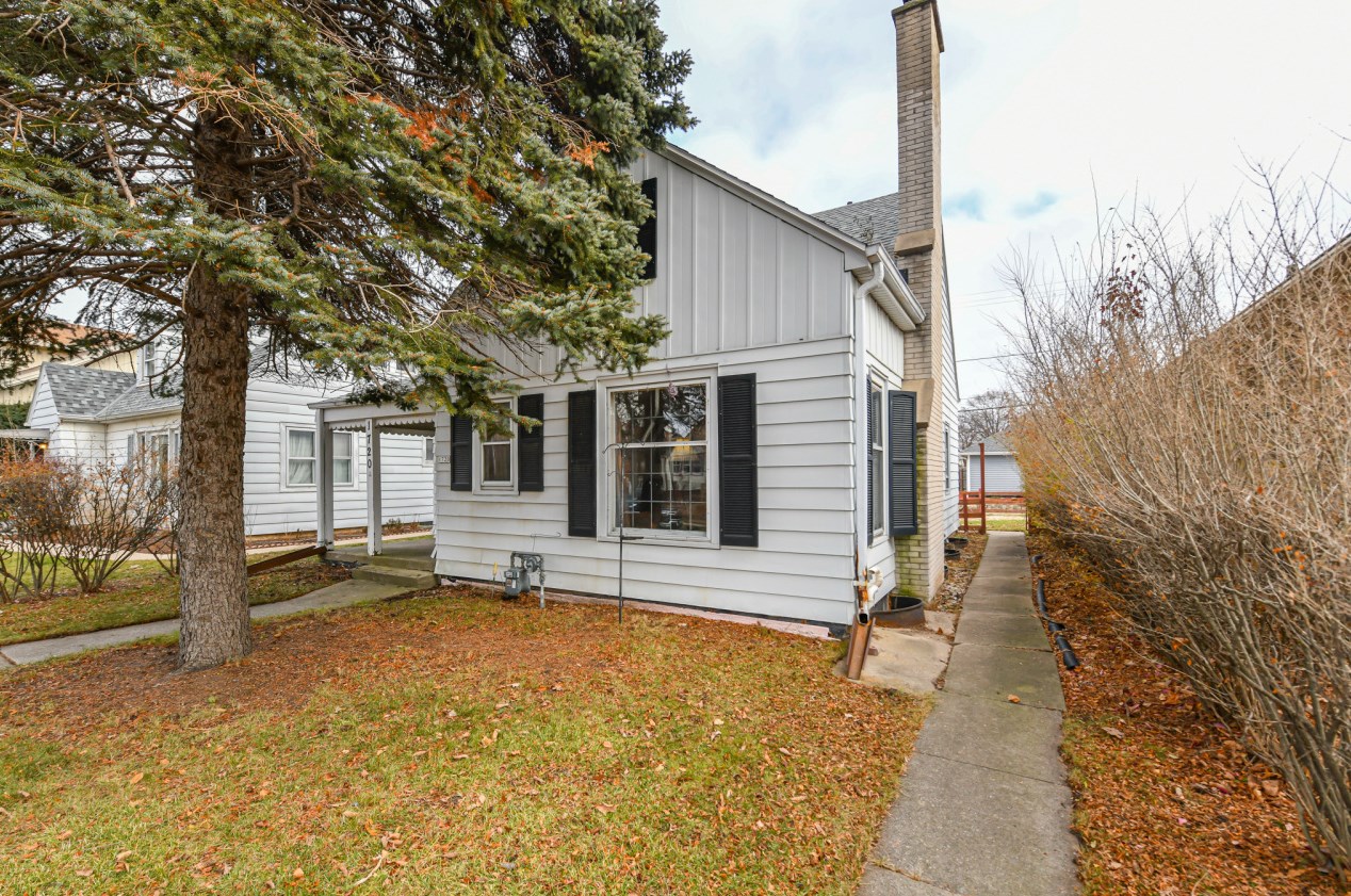 1720 59th St, Milwaukee WI  53214-5127 exterior