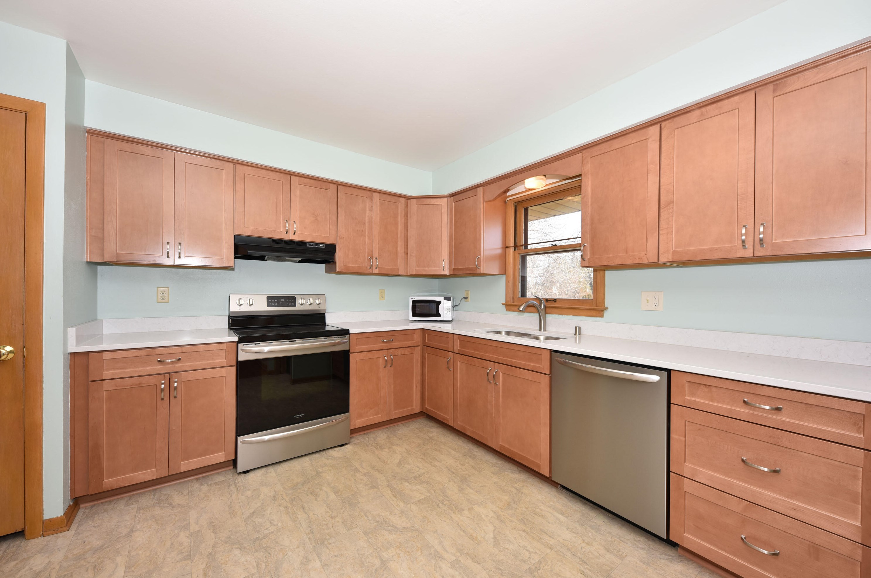 8162 61st St, Milwaukee, WI 53223-3504