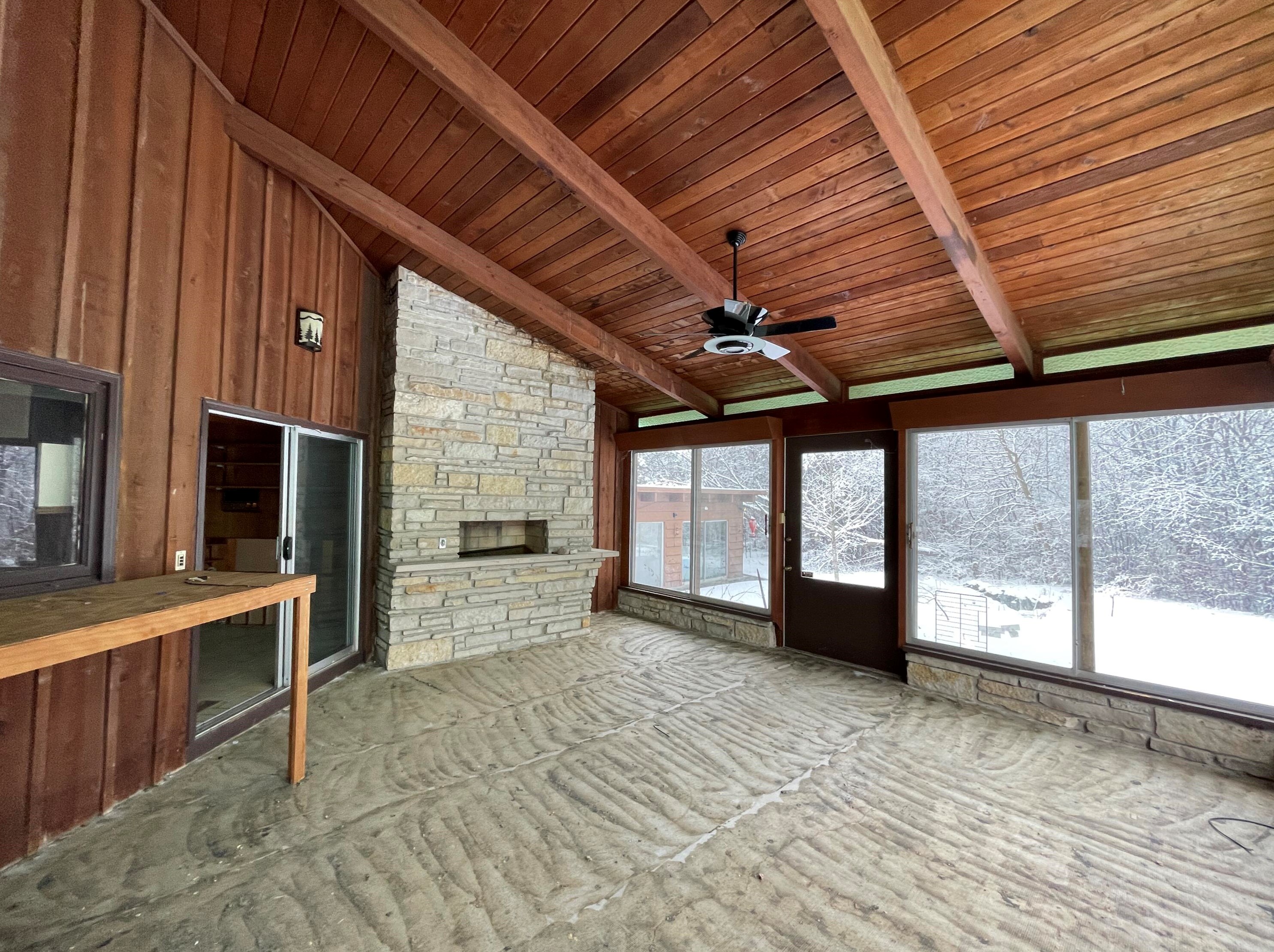 9505 Pheasant Ln, Milwaukee WI  53217-1125 exterior