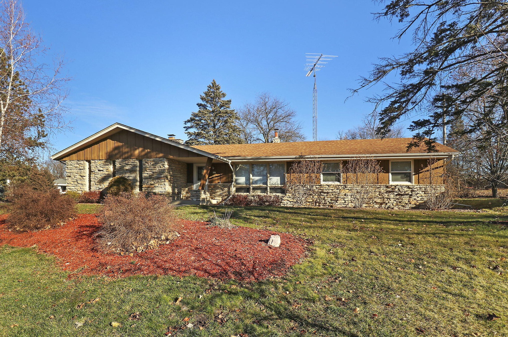 461 Rivermoor Dr, Waterford, WI 53185