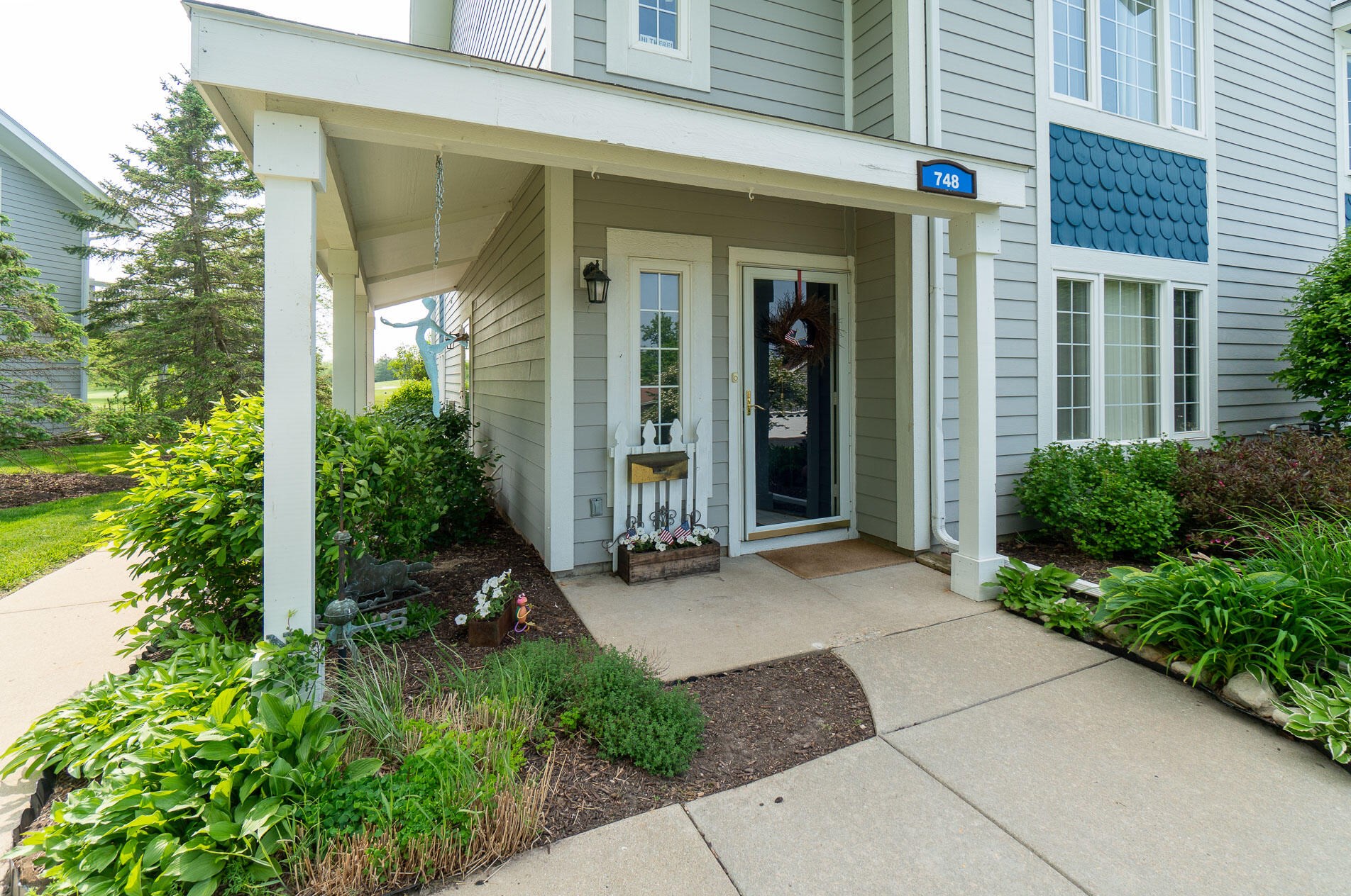748 Geneva National Ave, Lake Geneva, WI 53147