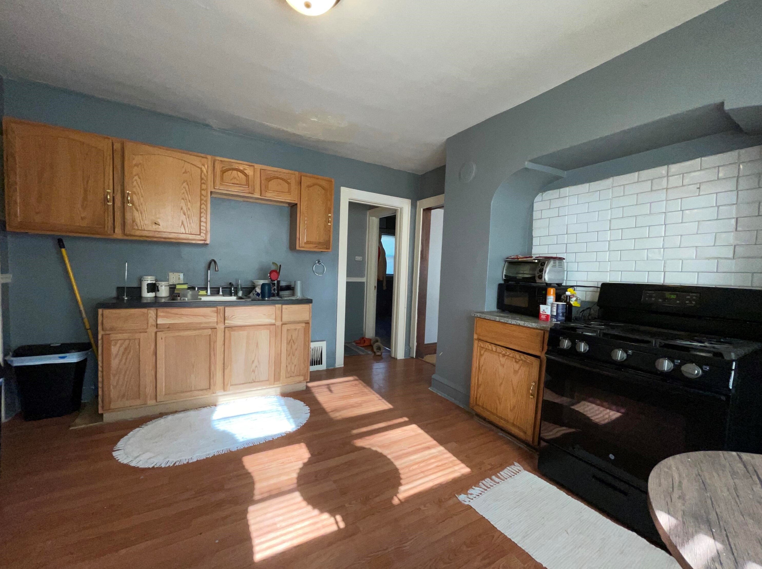 4955 20th St, Milwaukee, WI 53221-2860