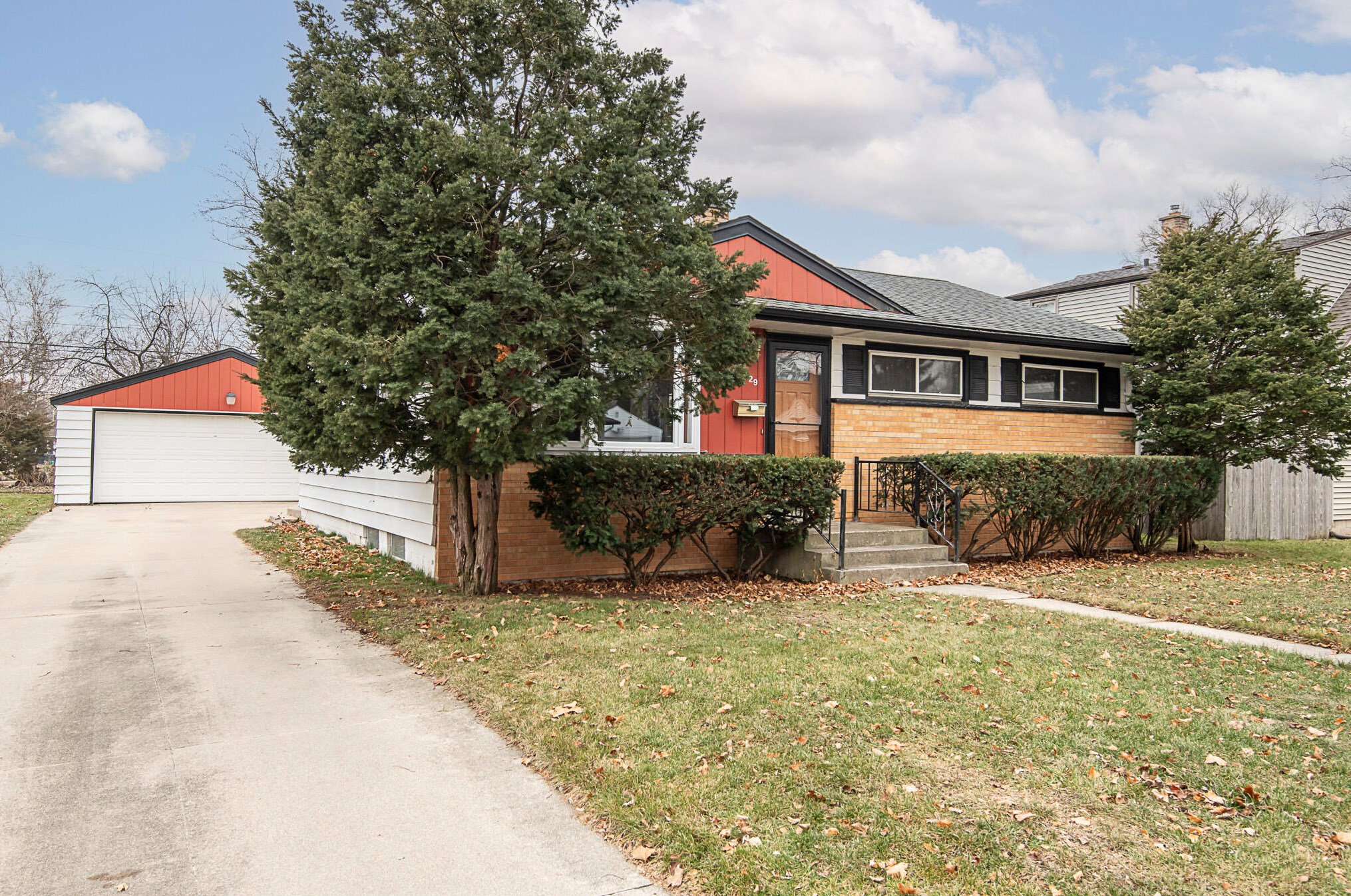 529 Peters Dr, Waukesha, WI 53188-2419