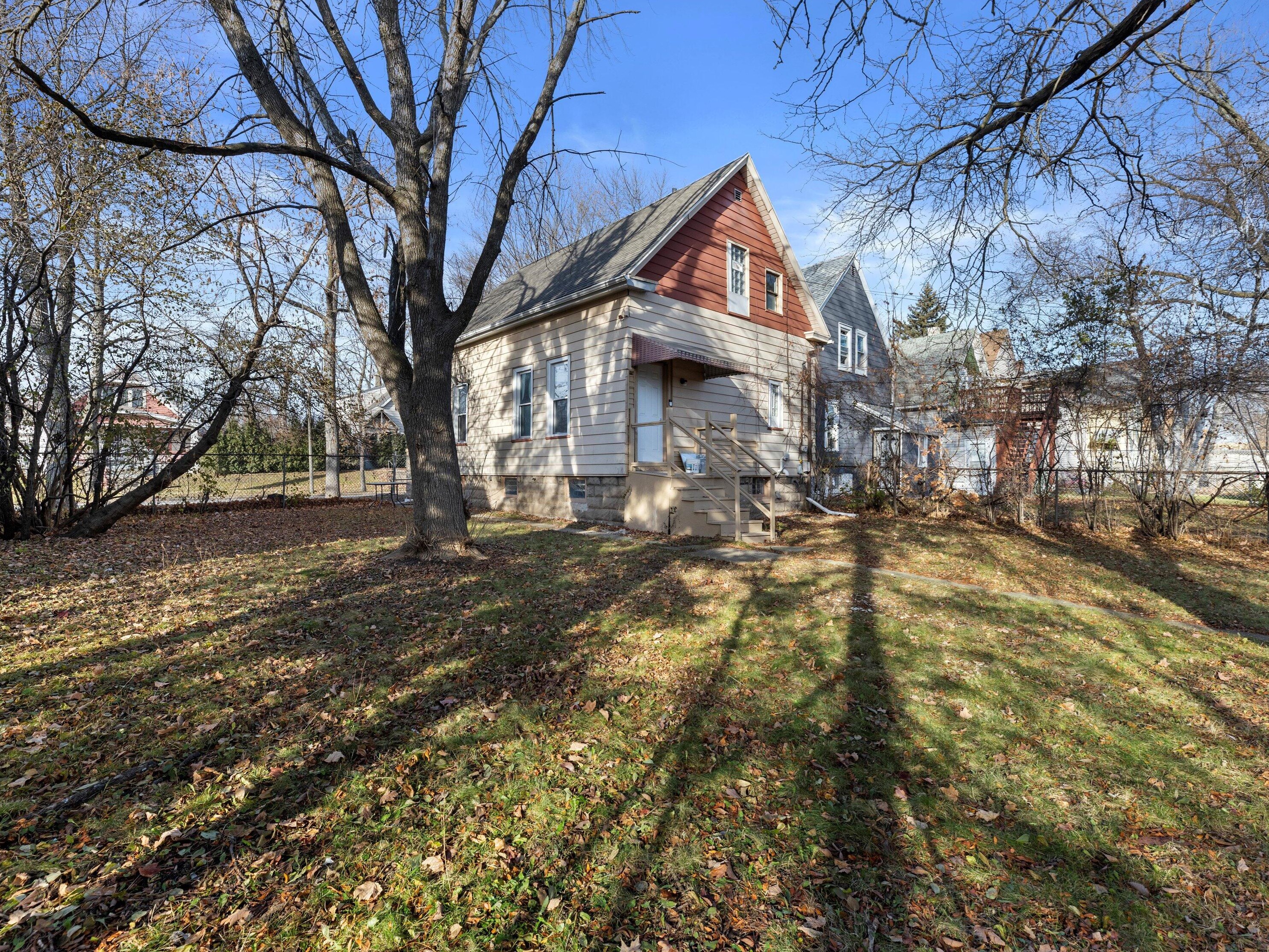 5032 32nd St, Milwaukee WI  53209-5428 exterior