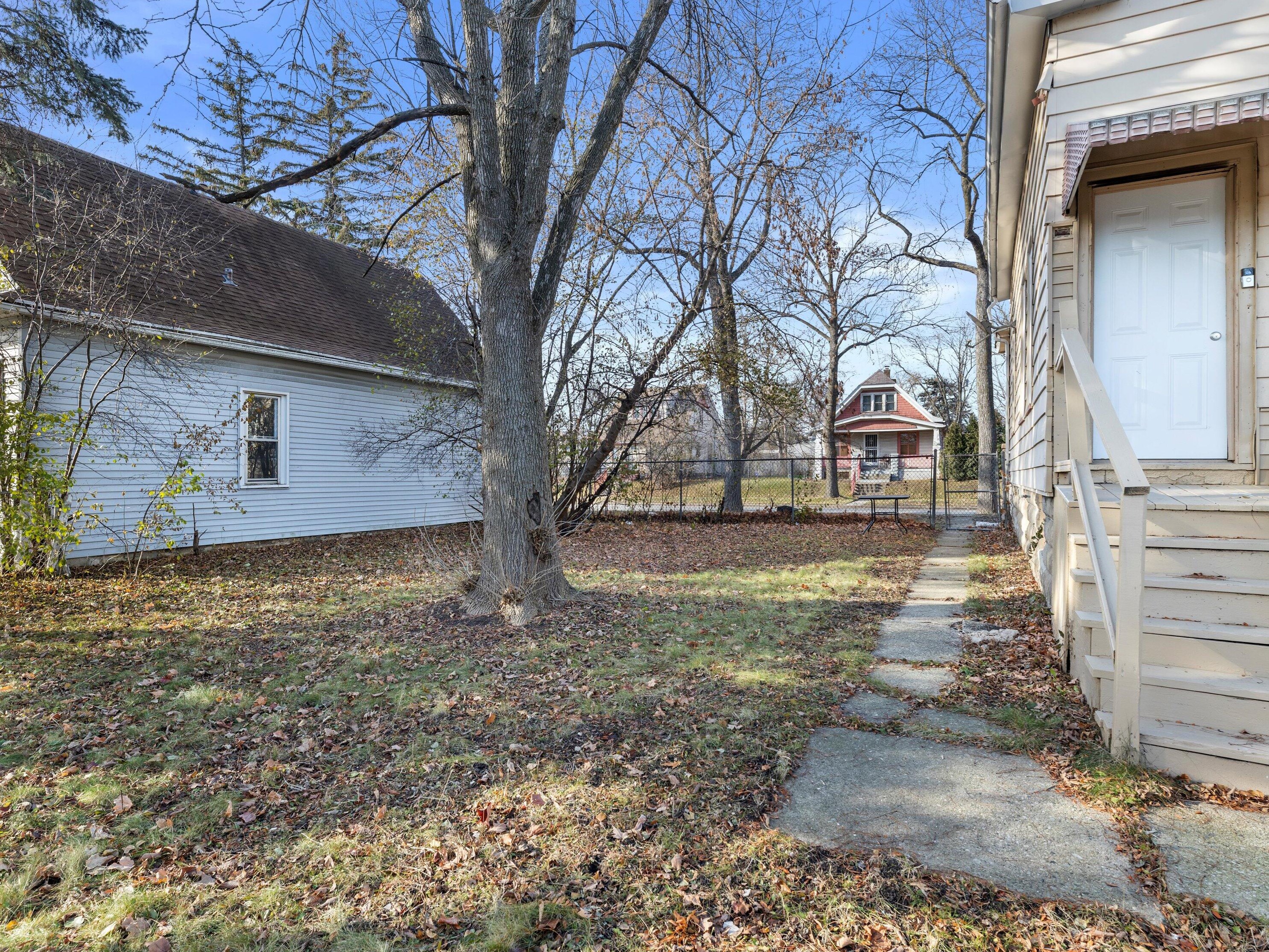 5032 32nd St, Milwaukee WI  53209-5428 exterior