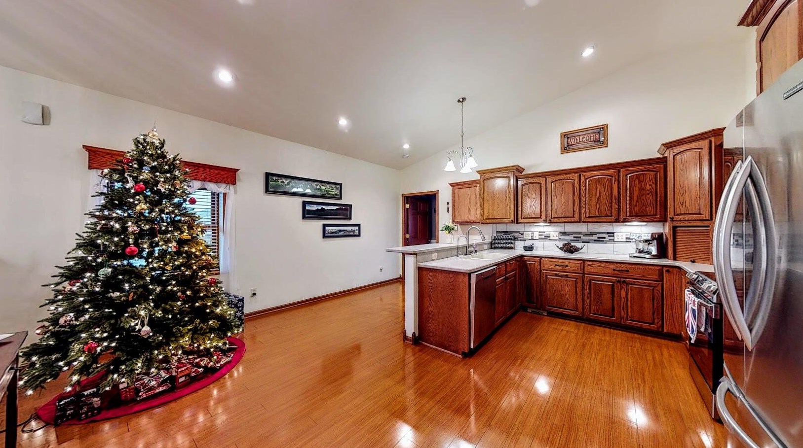 712 Linden Dr, Jefferson WI  53549-2814 exterior