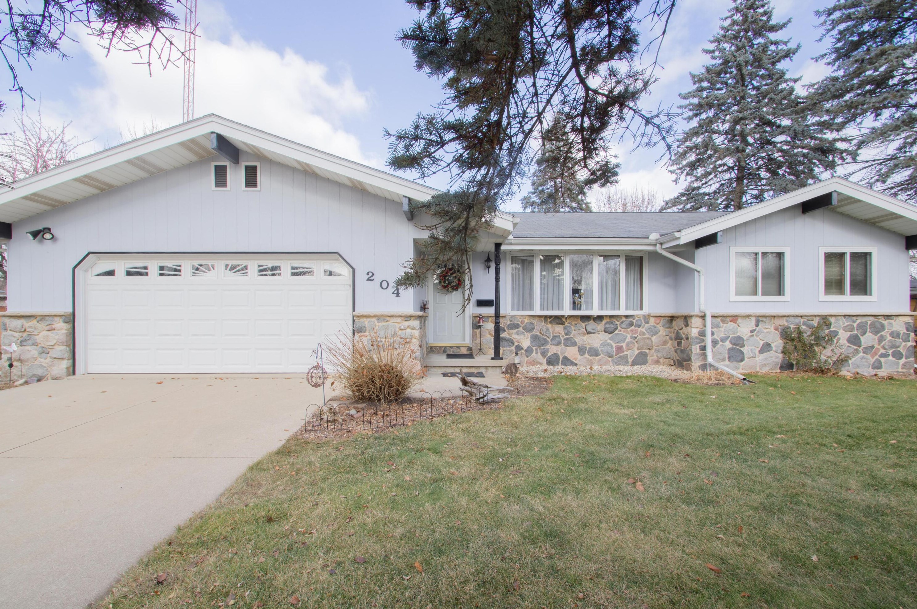 204 Leonard St, Watertown, WI 53098-1914