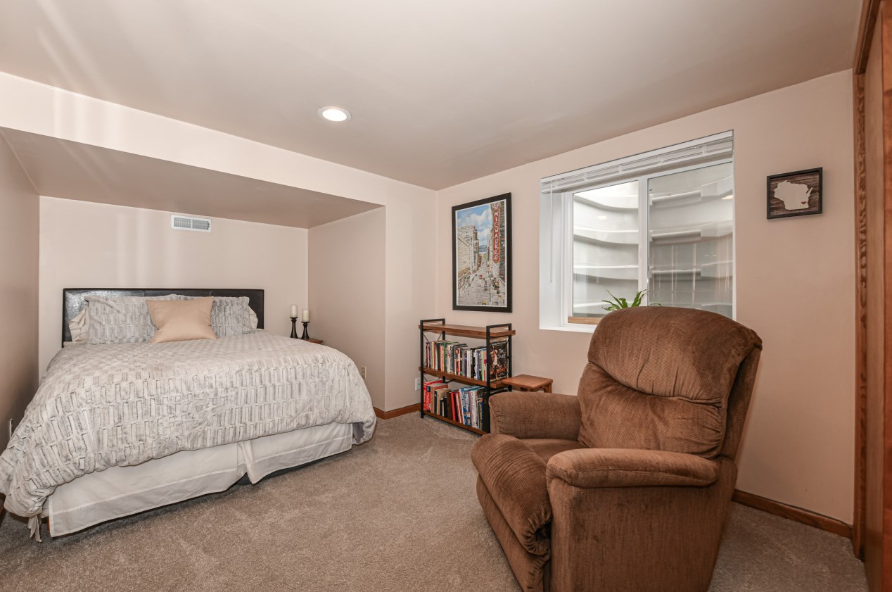 9720 Concordia Ave, Milwaukee WI  53222-3440 exterior