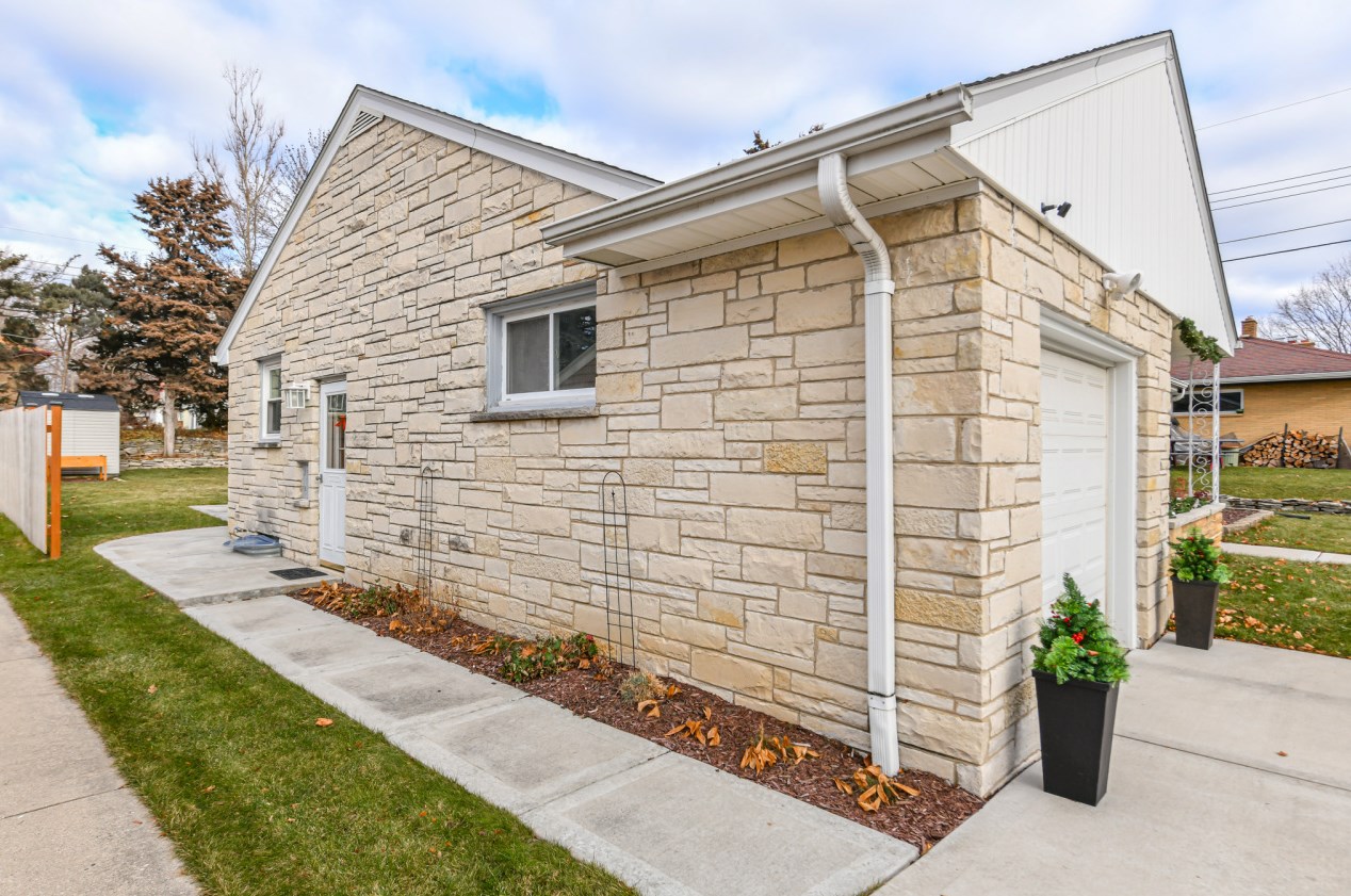 9720 Concordia Ave, Milwaukee WI  53222-3440 exterior