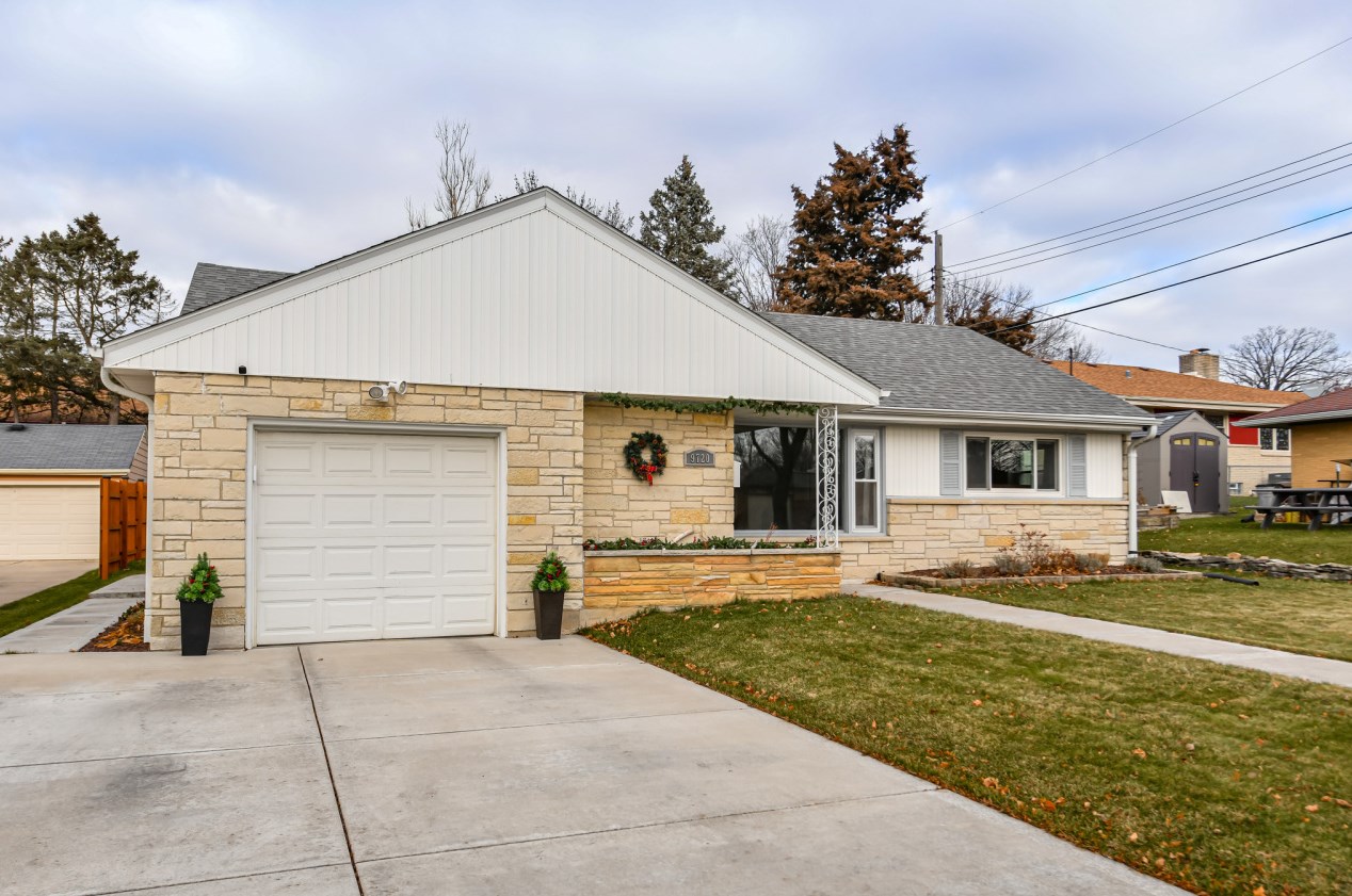 9720 Concordia Ave, Milwaukee WI  53222-3440 exterior