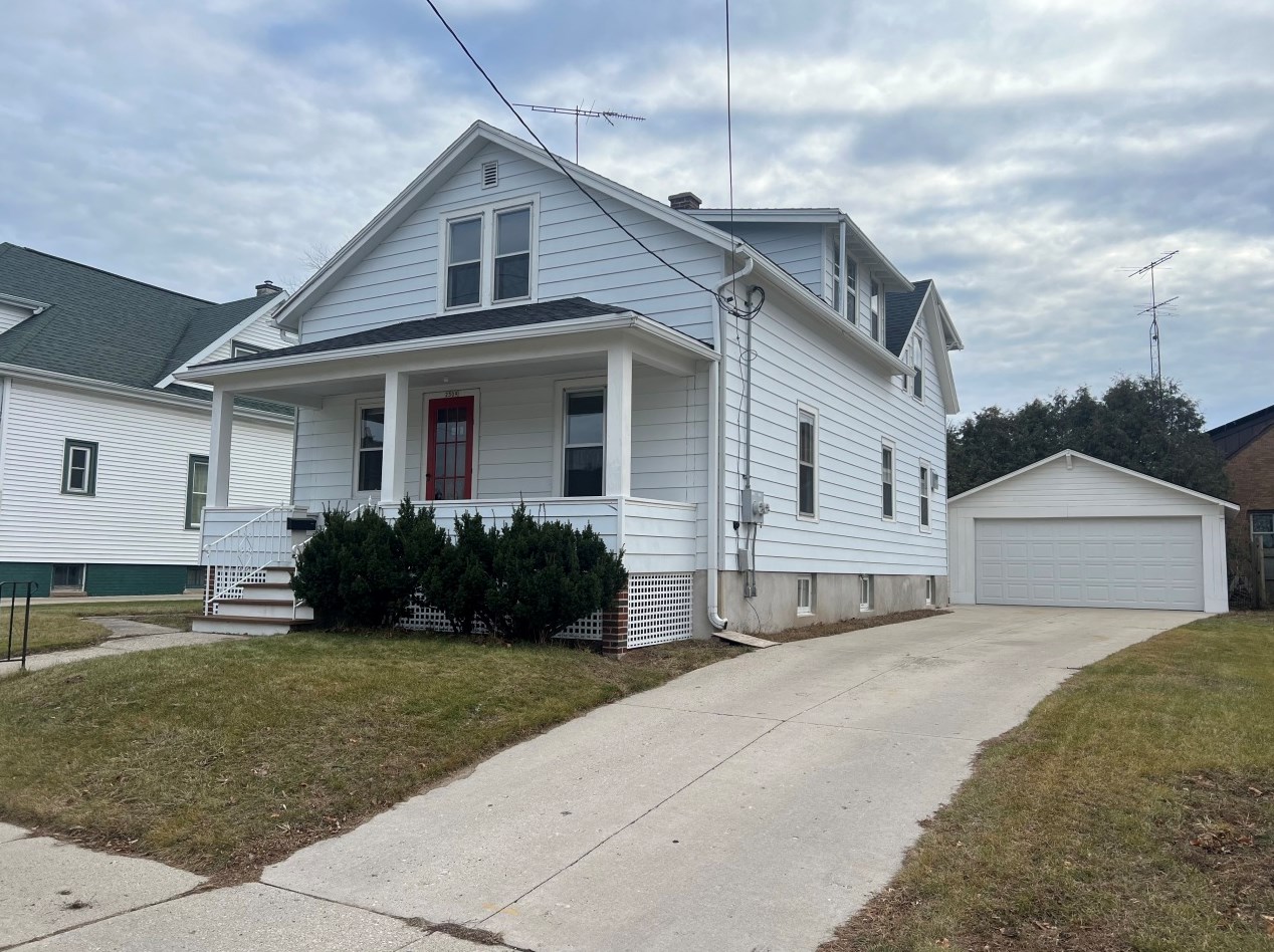 2309 Marshall St, Manitowoc, WI 54220