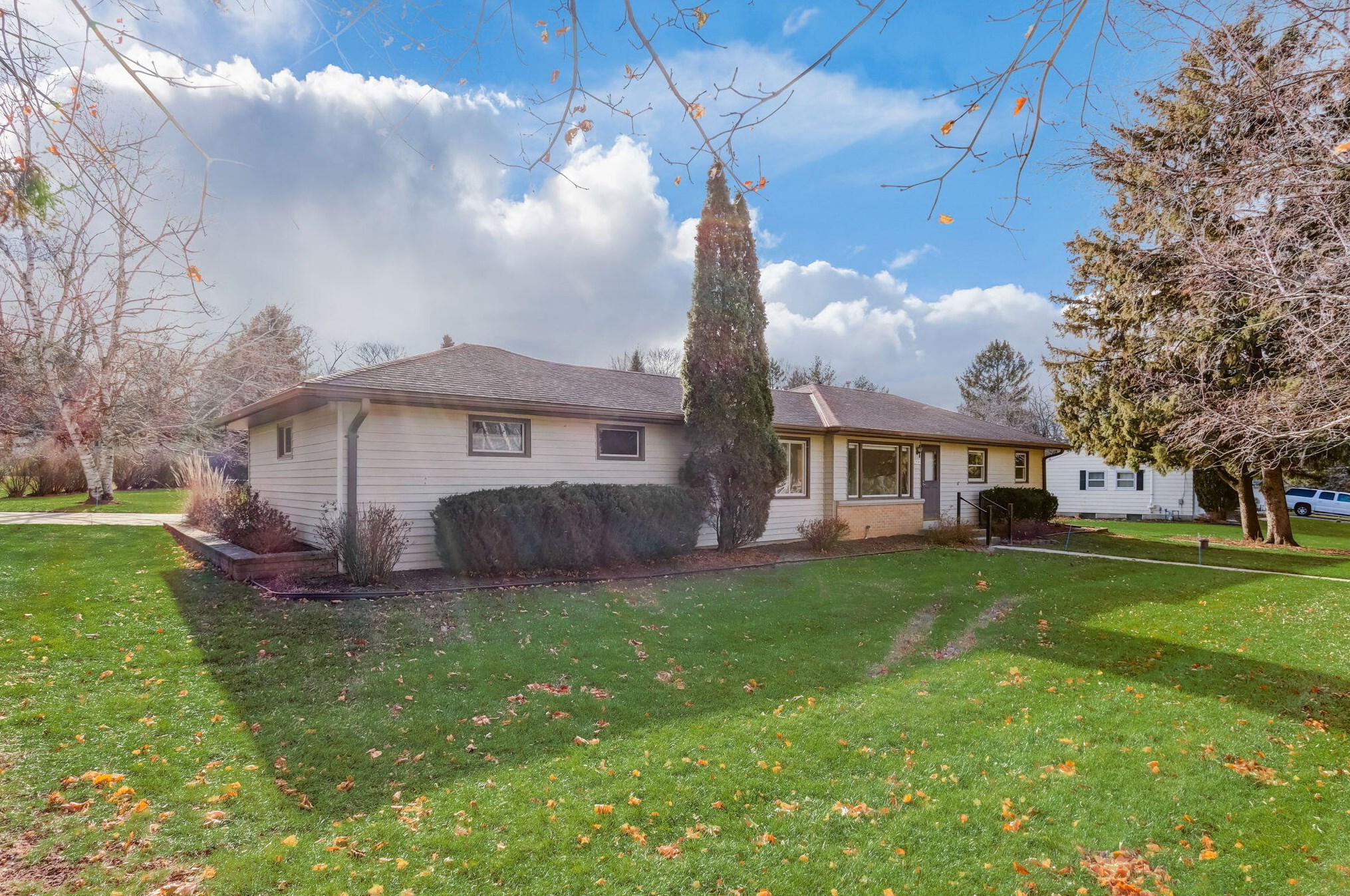 19345 Hills Dr, Brookfield, WI 53045-3317