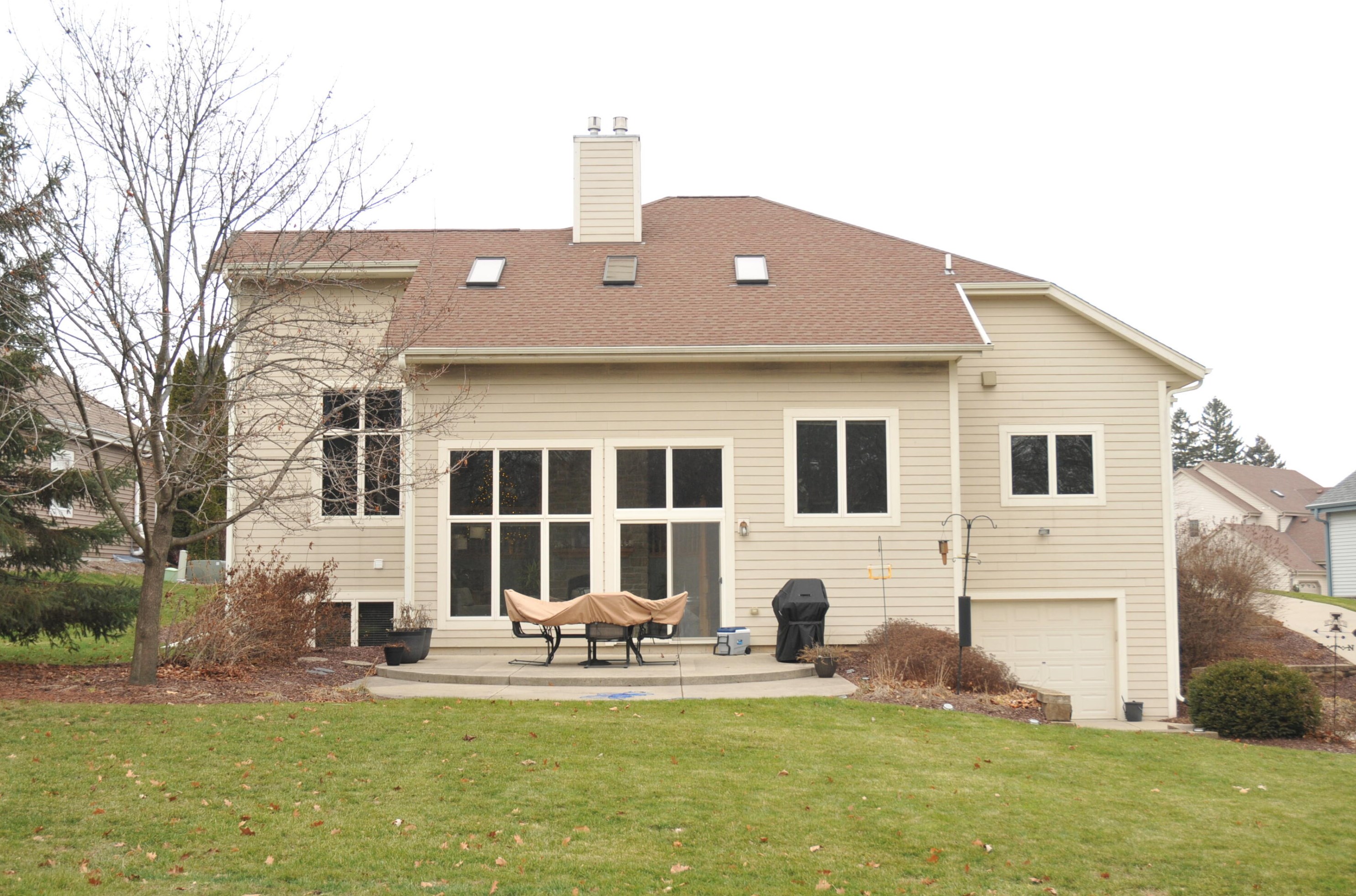 2105 Patrick Ln, Waukesha WI  53188-2688 exterior