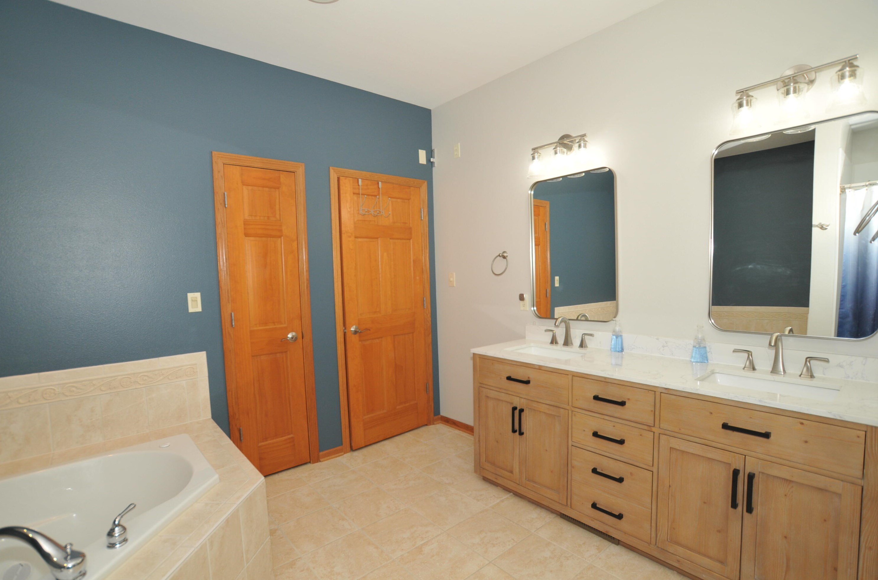 2105 Patrick Ln, Waukesha WI  53188-2688 exterior