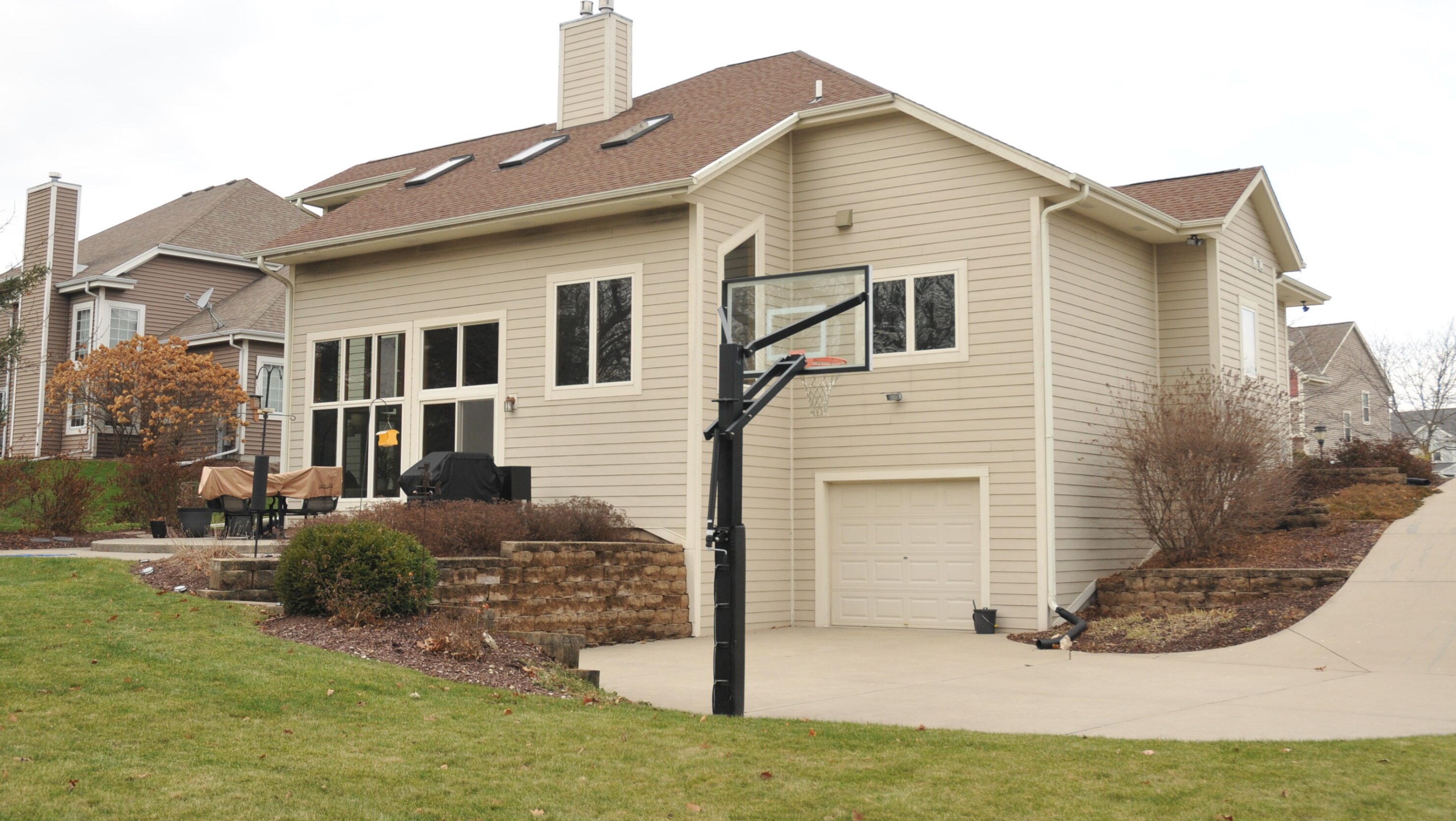 2105 Patrick Ln, Waukesha WI  53188-2688 exterior