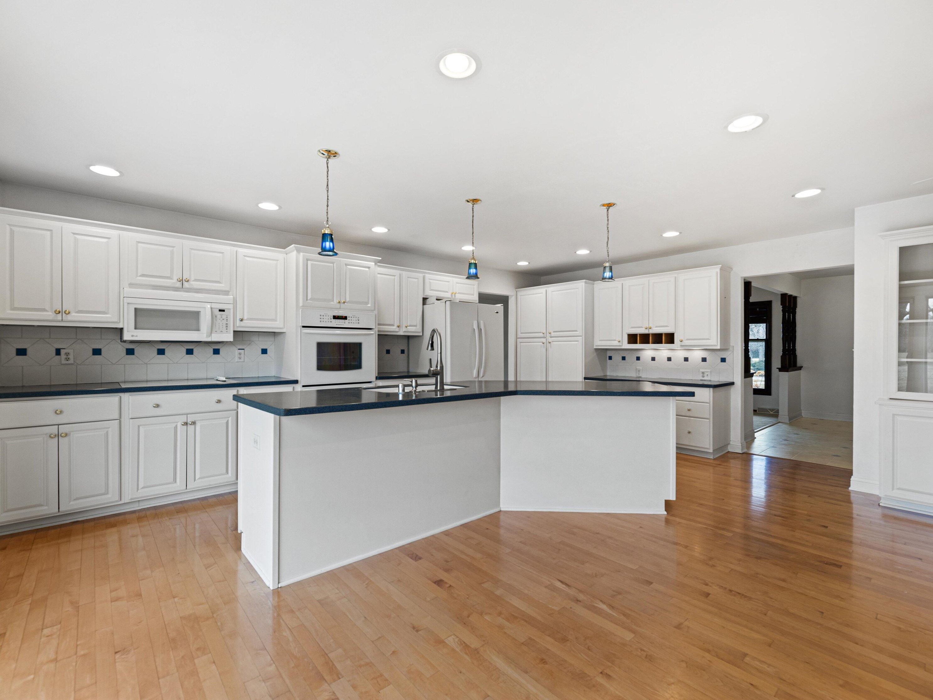 3412 W Colette Ct, Thiensville, WI 53092