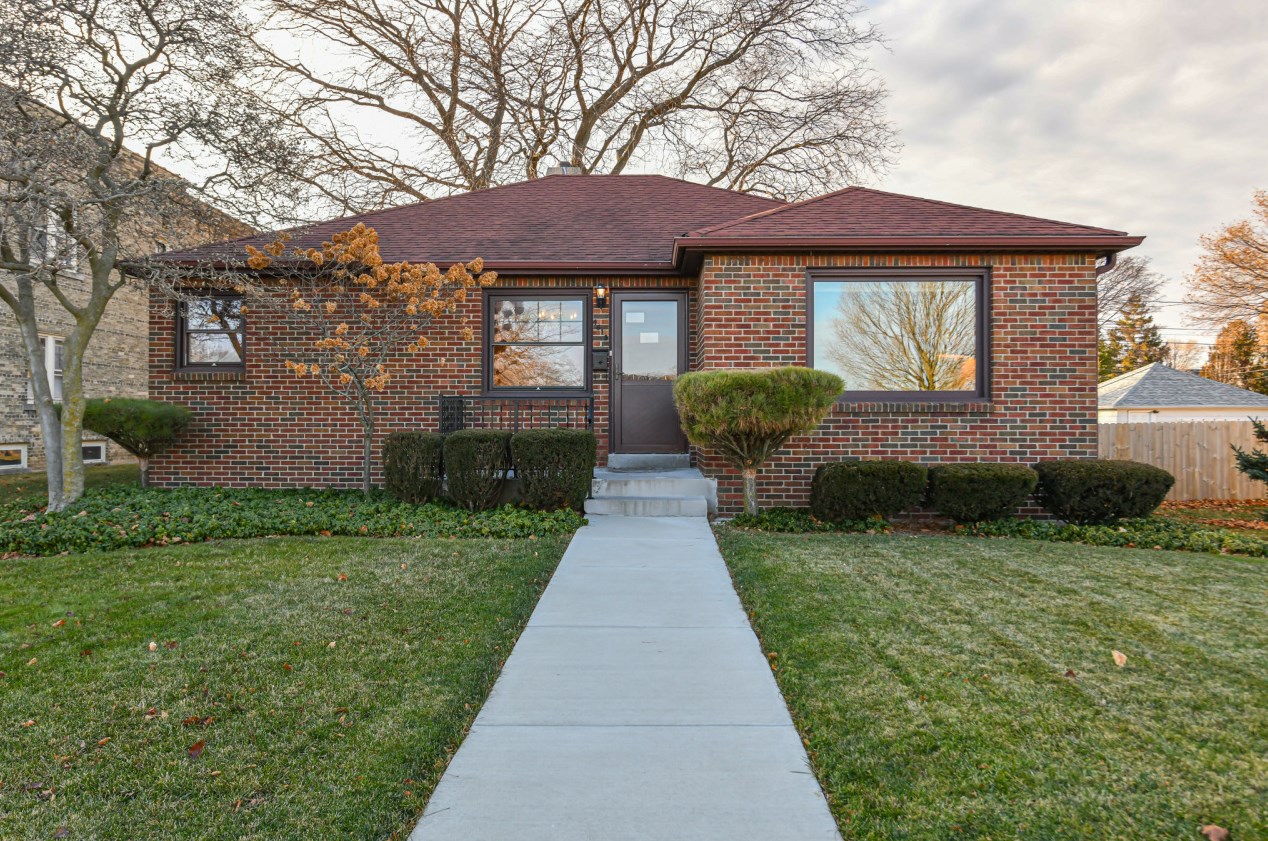 4615 S Lake Dr, Cudahy, WI 53110