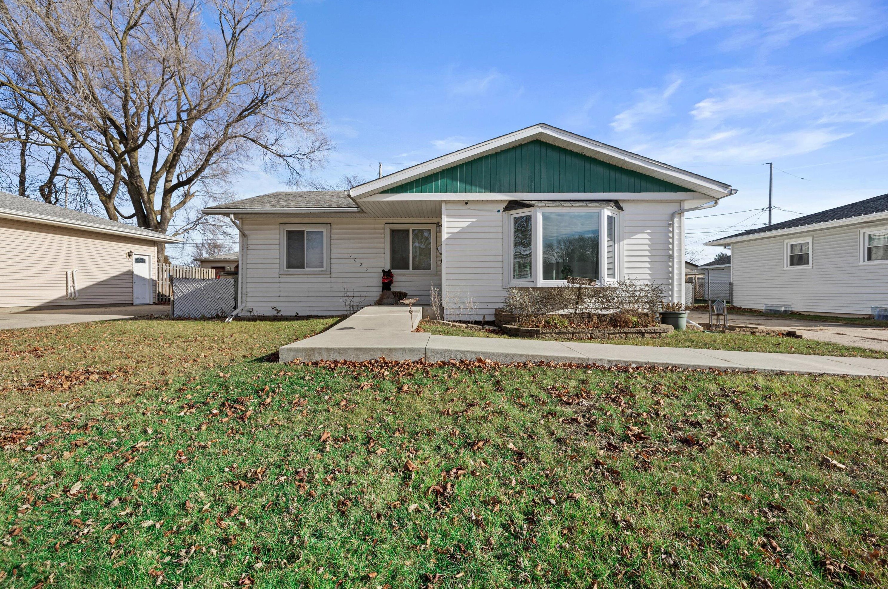 8625 16th Ave, Kenosha, WI 53143-6405