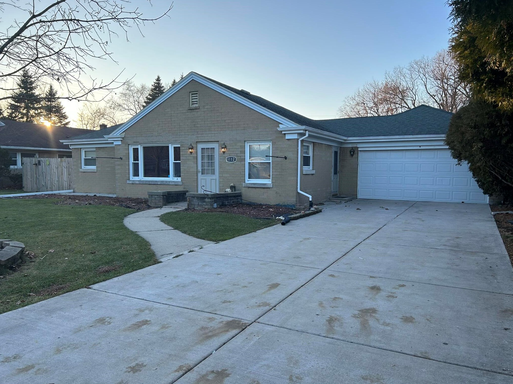 1112 W Colonial Dr, Racine, WI 53405