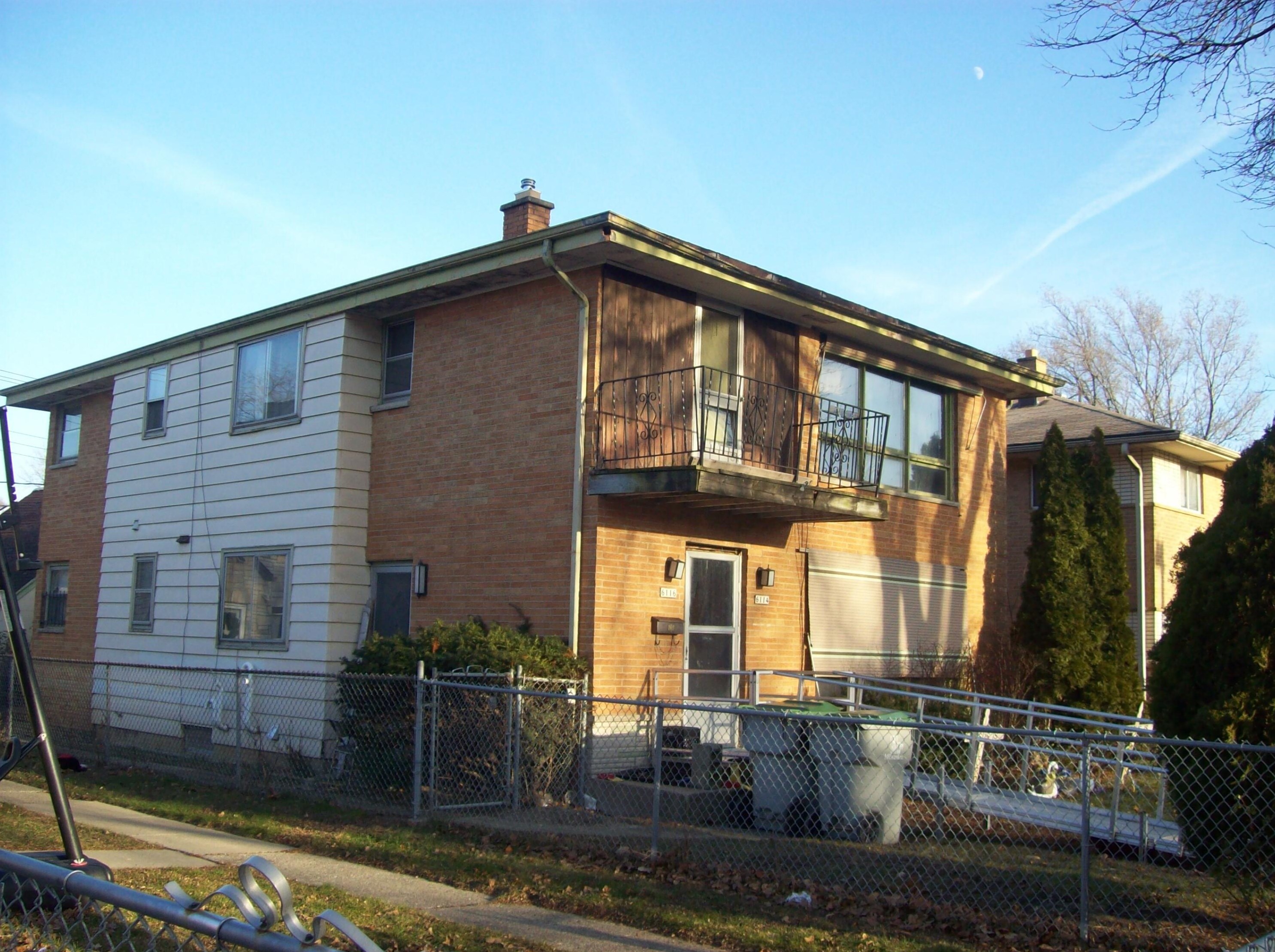 6114 Medford Ave, Milwaukee, WI 53218-5558