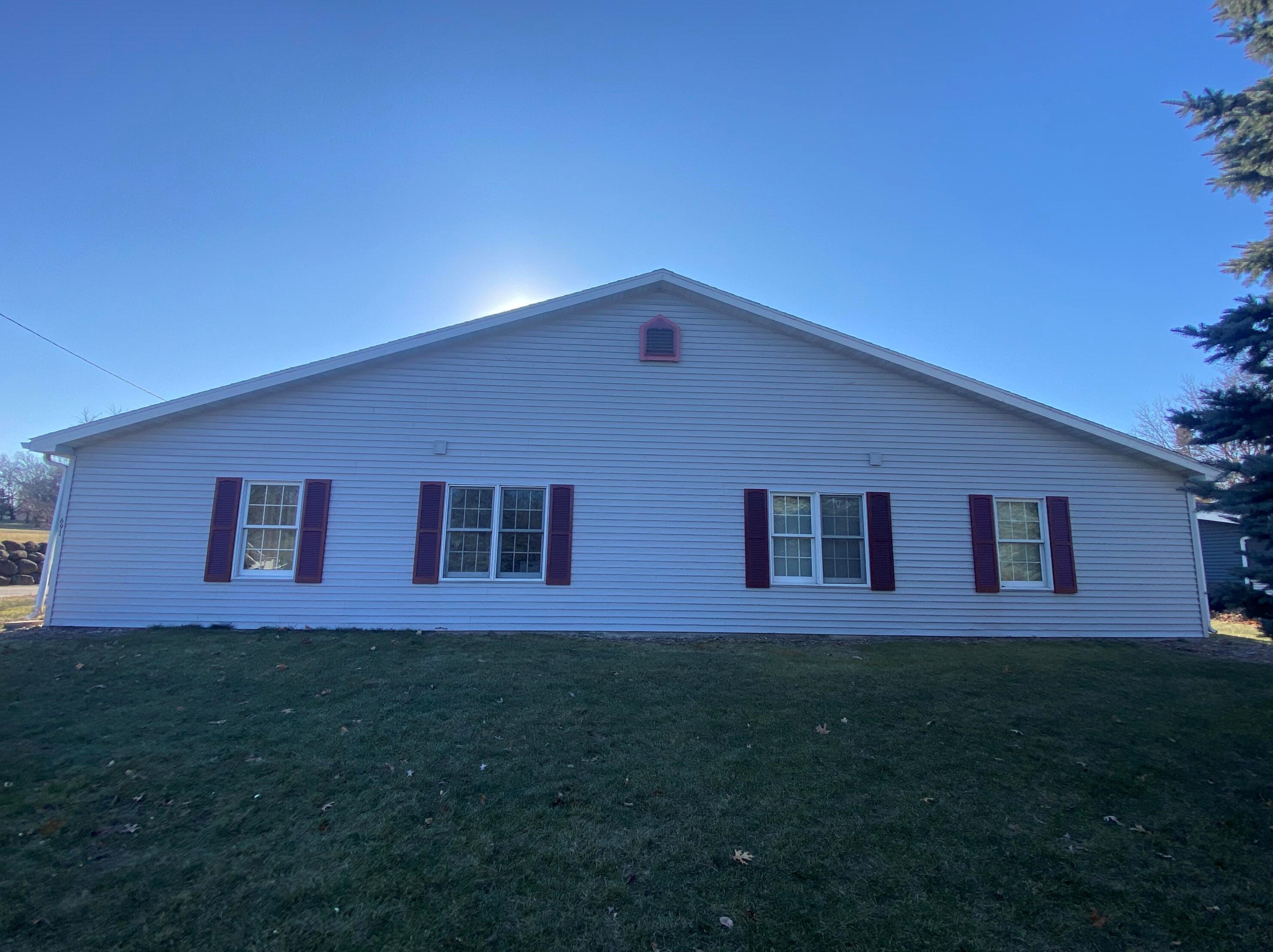 691 South St, Green Lake, WI 54941