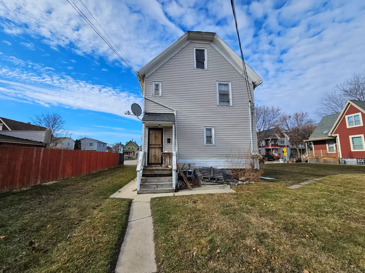 2428 6th St, Milwaukee WI  53212-2756 exterior