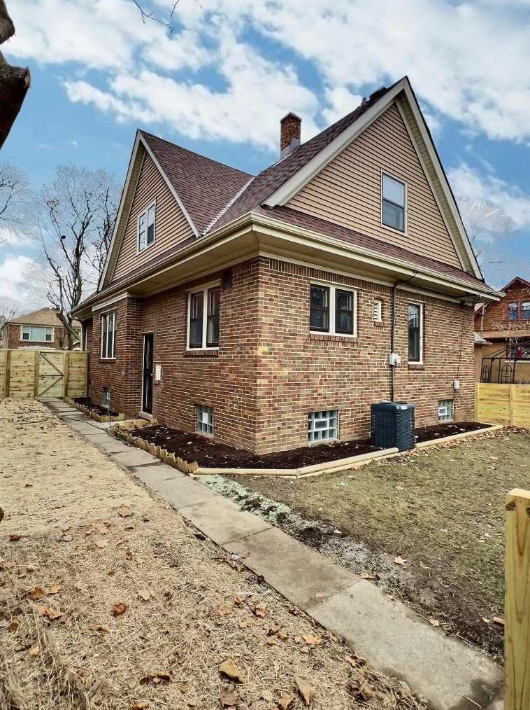 3266 52nd St, Milwaukee WI  53216-3242 exterior