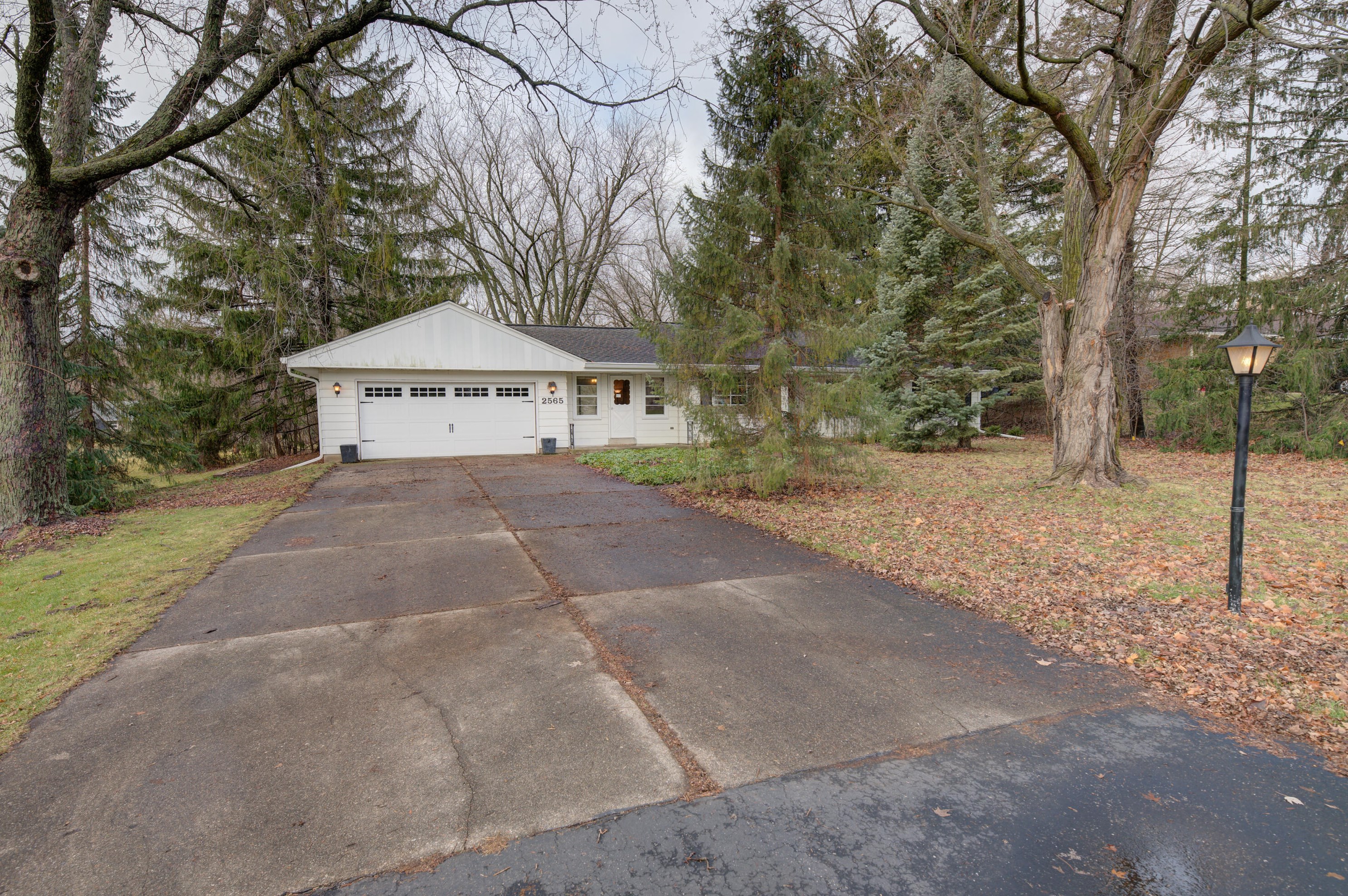 2565 El Rancho Dr, Brookfield, WI 53005-4563