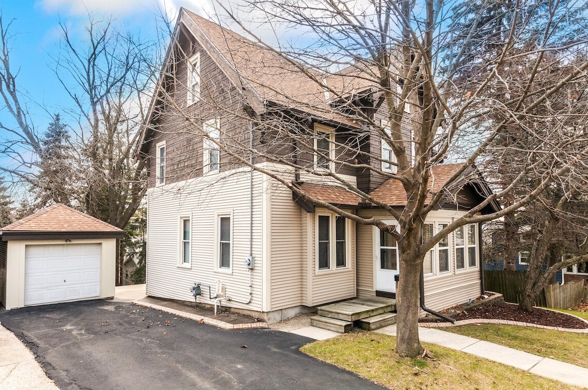 417 Union St, Hartford, WI 53027