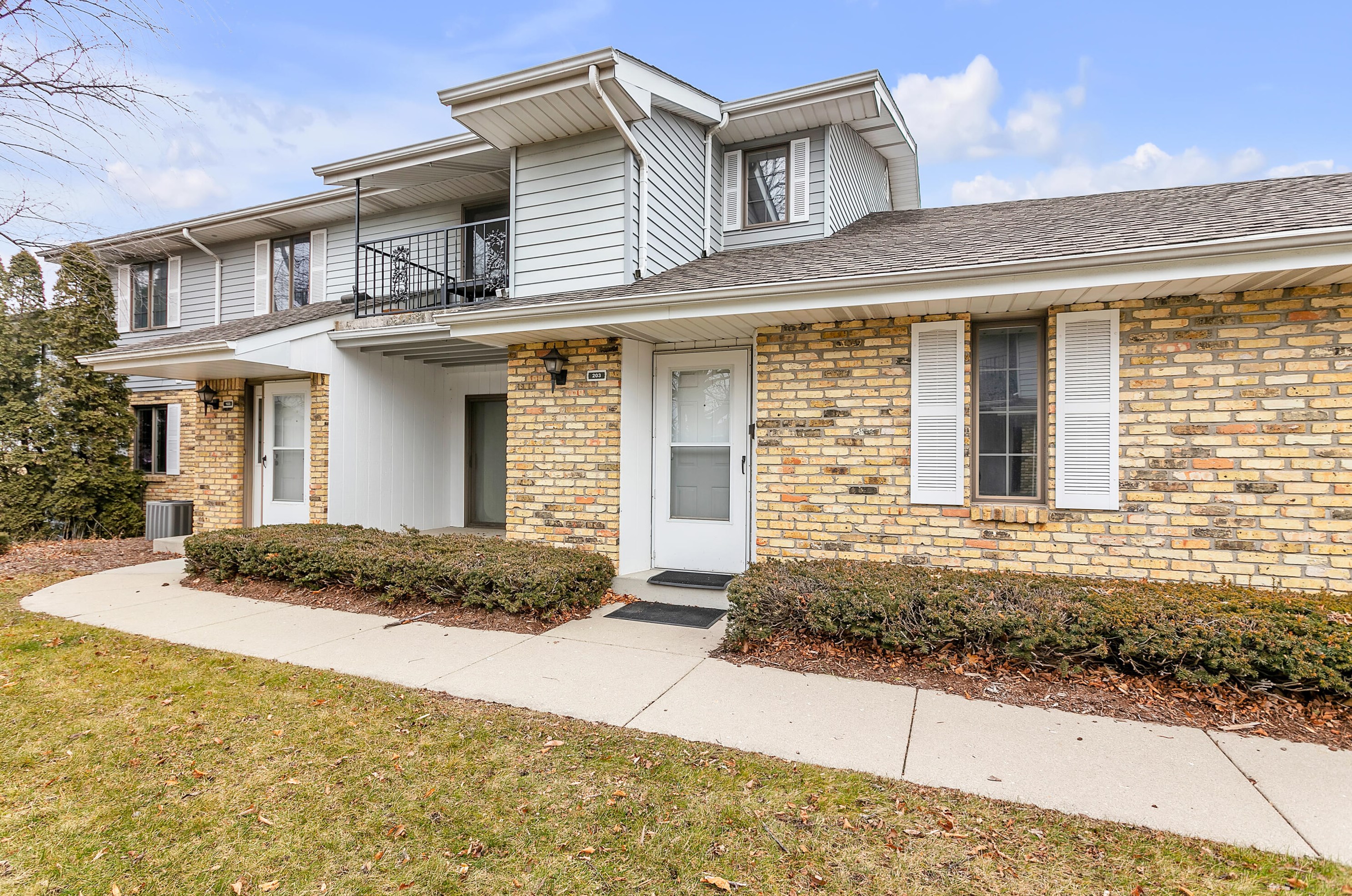 1430 Woodchuck Ct #203, Racine, WI 53406