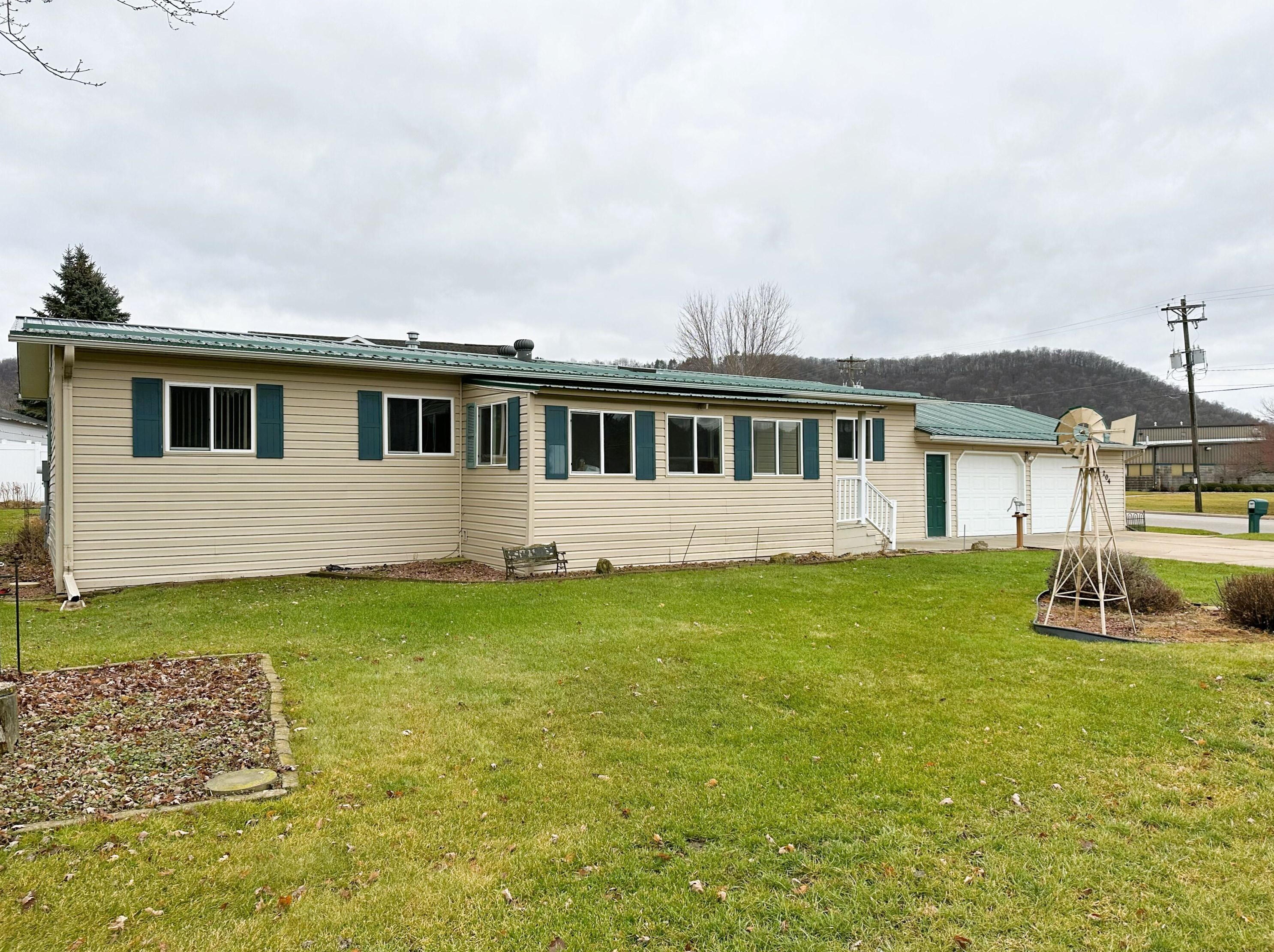 204 Old Mill Rd, Coon Valley, WI 54623