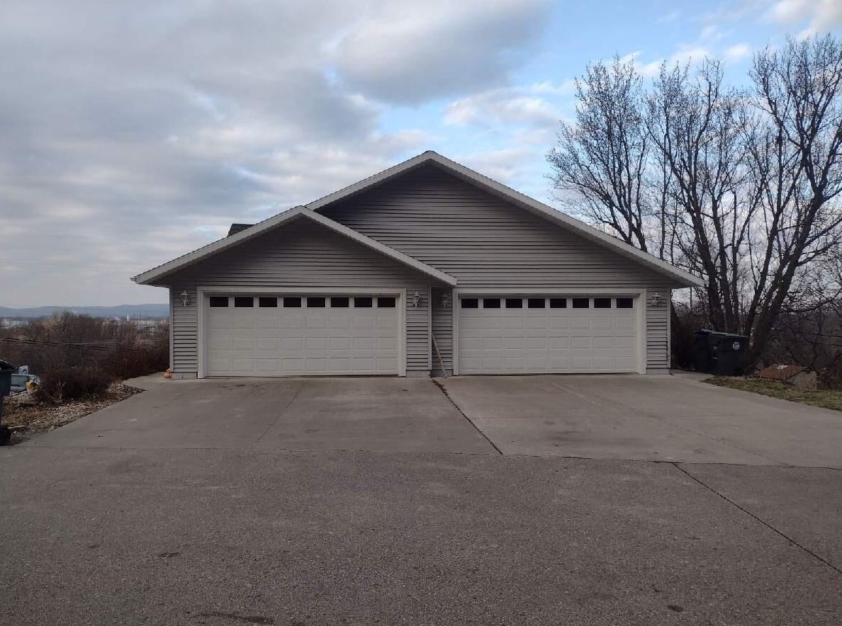 2007 Sunset Ln #2009, La Crosse, WI 54601